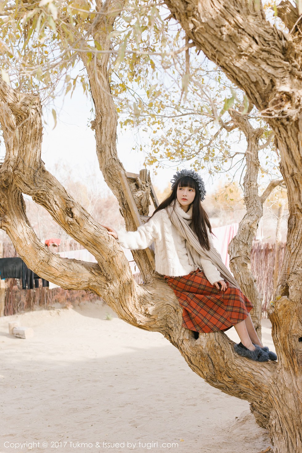 Jpxgyw.com[Tukmo兔几盟]Vol.098_美女主播之应冬日栅栏里的阳光美少女清新迷人写真40P