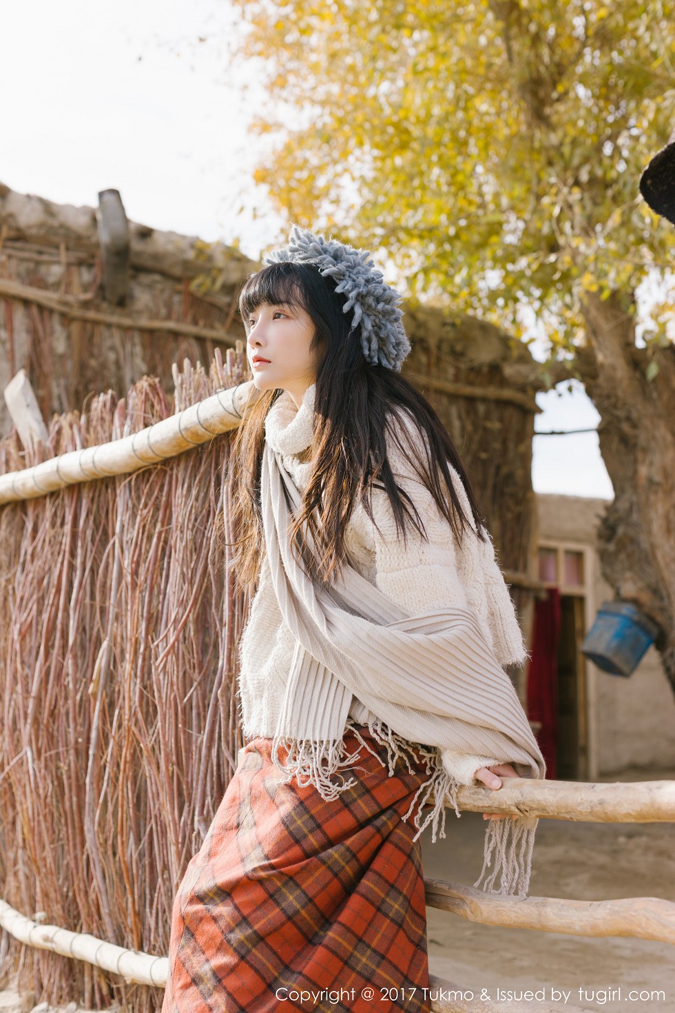 Jpxgyw.com[Tukmo兔几盟]Vol.098_美女主播之应冬日栅栏里的阳光美少女清新迷人写真40P