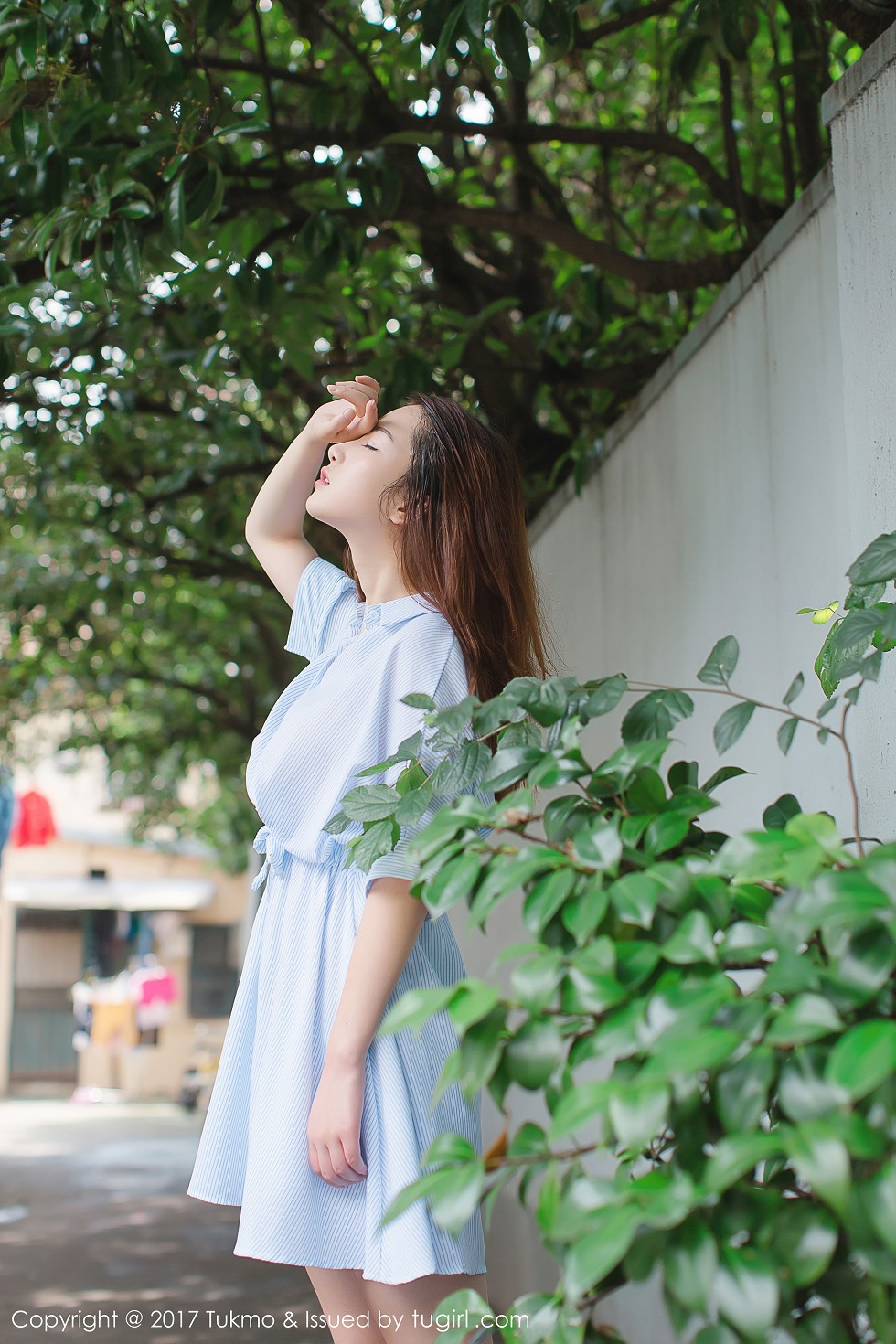 Jpxgyw.com[Tukmo兔几盟]Vol.099_新人妹子绵绵户外清爽连身裙西瓜外拍阳光甜美写真40P