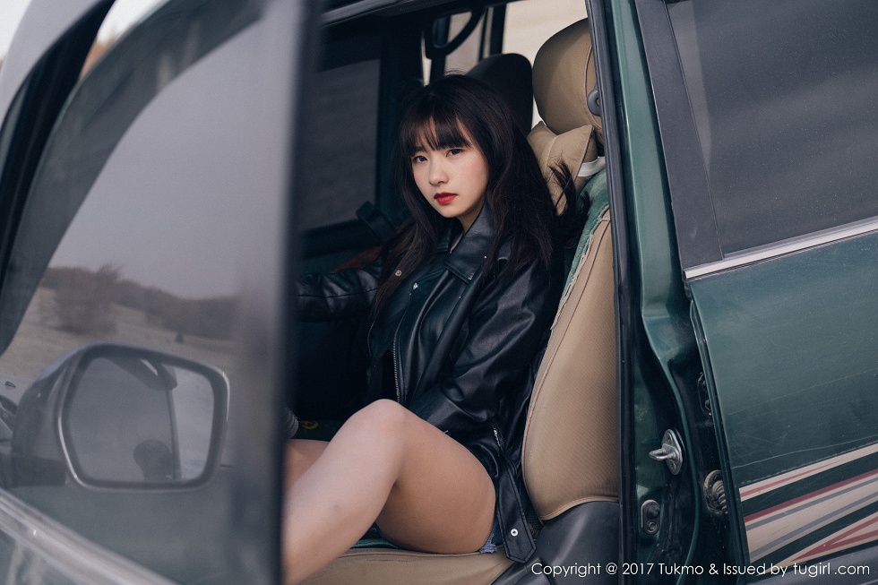 Jpxgyw.com[Tukmo兔几盟]Vol.100_嫩模球球外景车拍黑皮衣加性感牛仔短裤清新迷人写真52P