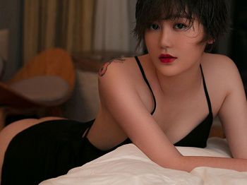 2017.09.12_嫩模瑶瑶黑色吊带裙秀丰乳全裸下身撩人骚扰写真53P