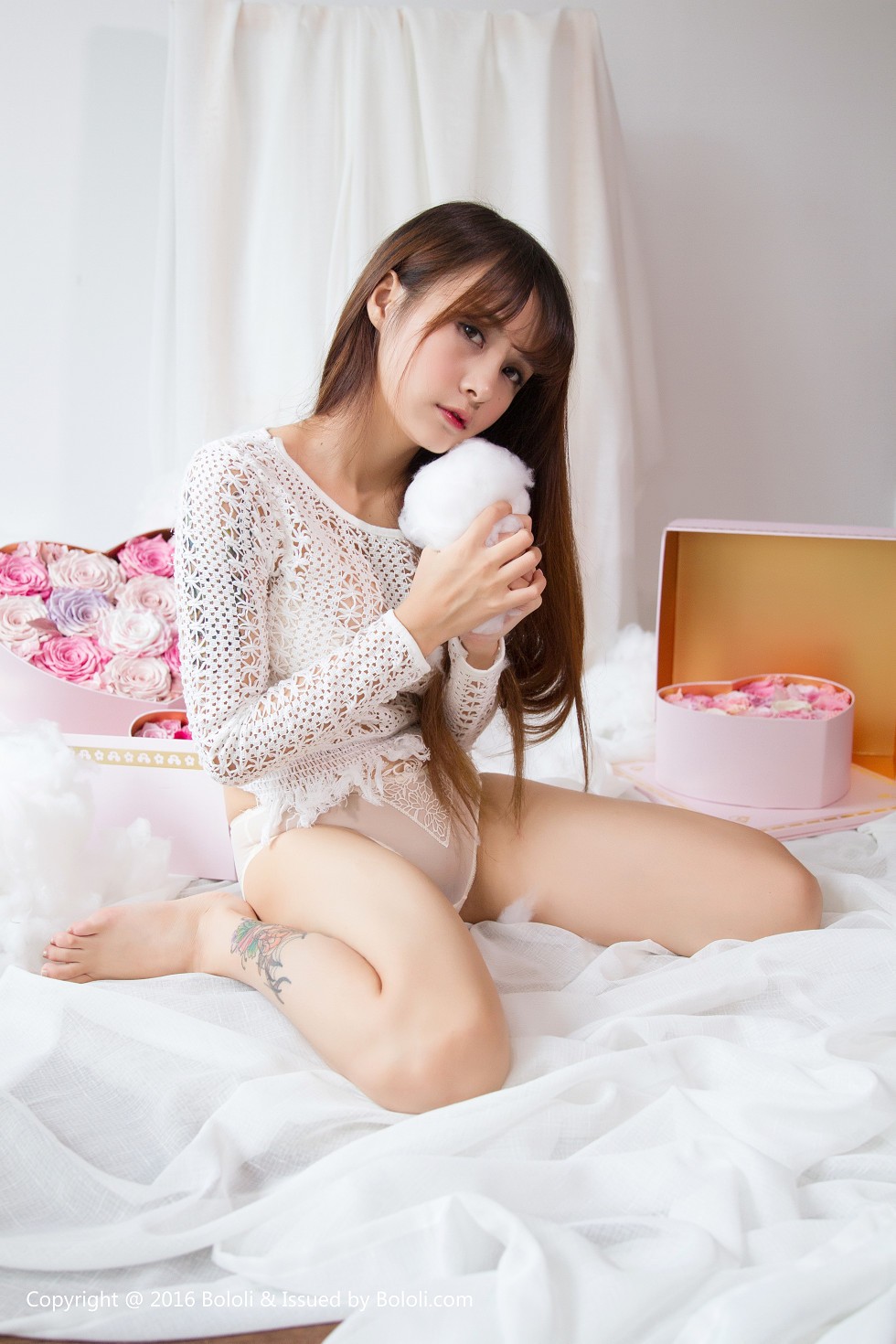 Jpxgyw.com[BoLoli波萝社新刊]Vol.104_嫩模夏美酱捧花美少女白色内衣秀傲人豪乳诱惑写真40P