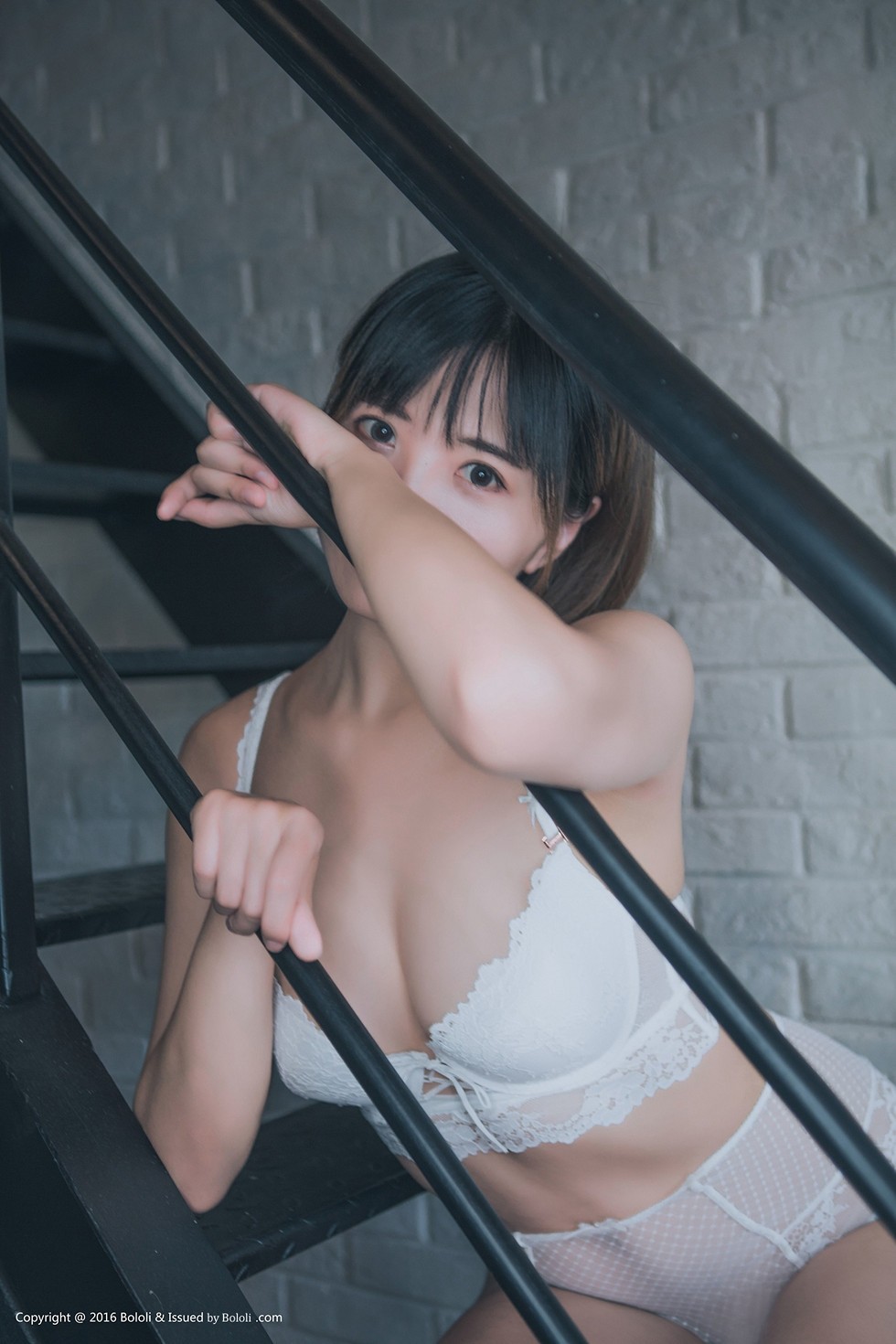 Jpxgyw.com[BoLoli波萝社新刊]Vol.105_性感萌妹黑黑小方块三点式内衣加真空毛衣诱惑写真41P