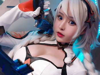 Vol.111_嫩模柳侑绮Cos崩坏3琪亚娜性感服饰爆乳骚扰写真29P