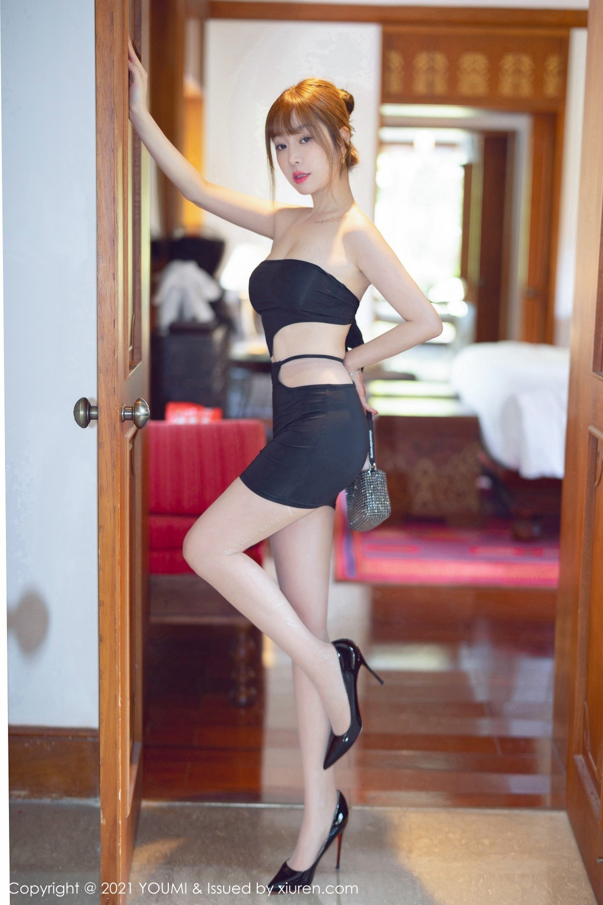 Jpxgyw.com_[YouMi尤蜜荟]Vol.660_女神王雨纯西双版纳旅拍私房抹胸内衣半脱露豪乳惹火诱惑写真49P