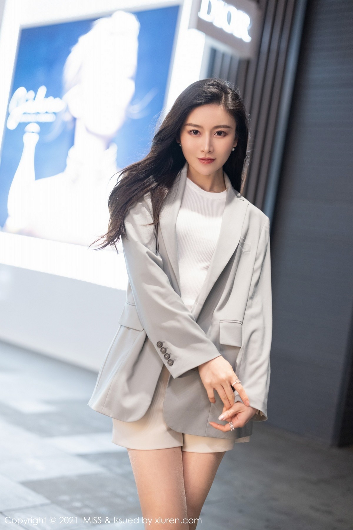 Jpxgyw.com_[IMISS爱蜜社]Vol.610_气质美女Vanessa职场OL主题私房半脱露镂空内衣迷人诱惑写真59P