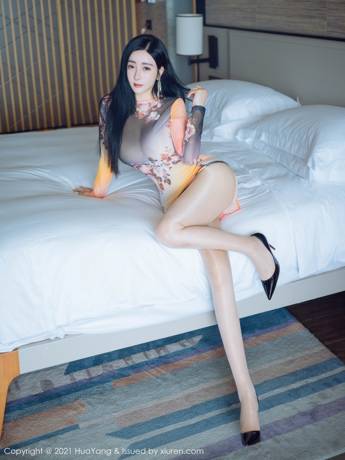 Jpxgyw.com_[HuaYang花漾]Vol.427_模特允爾三亚旅拍薄透情趣服饰配肉丝裤袜秀丰满身材诱惑写真51P