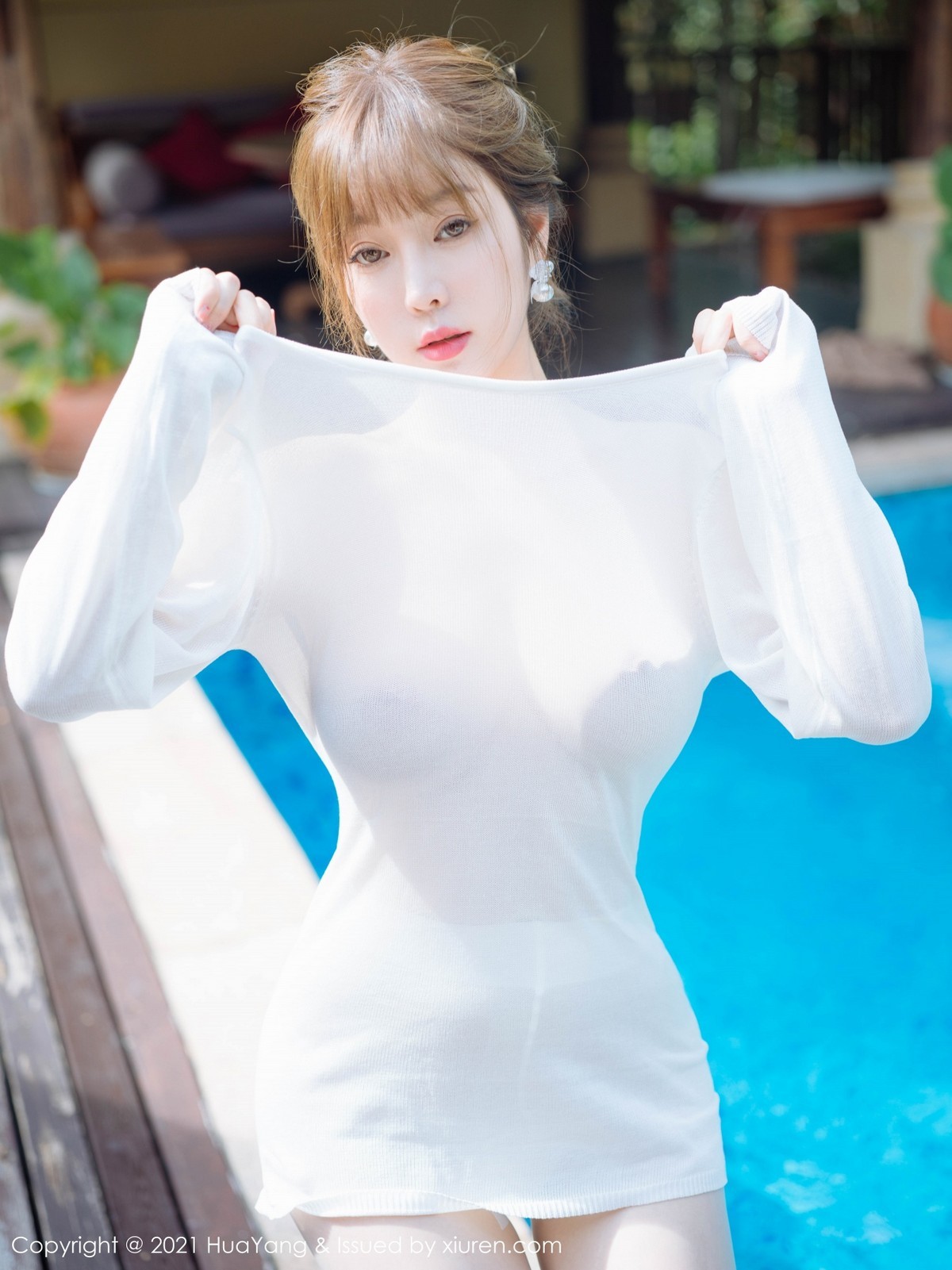 Jpxgyw.com_[HuaYang花漾]Vol.429_女神王雨纯西双版纳旅拍泳池轻盈连体毛衣秀豪乳翘臀诱惑写真78P