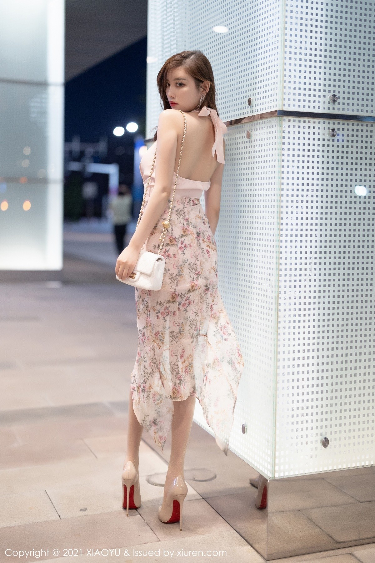 Jpxgyw.com_[XiaoYu画语界]Vol.572_女神杨晨晨sugar青岛旅拍粉色服饰配超薄肉丝秀美腿诱惑写真70P