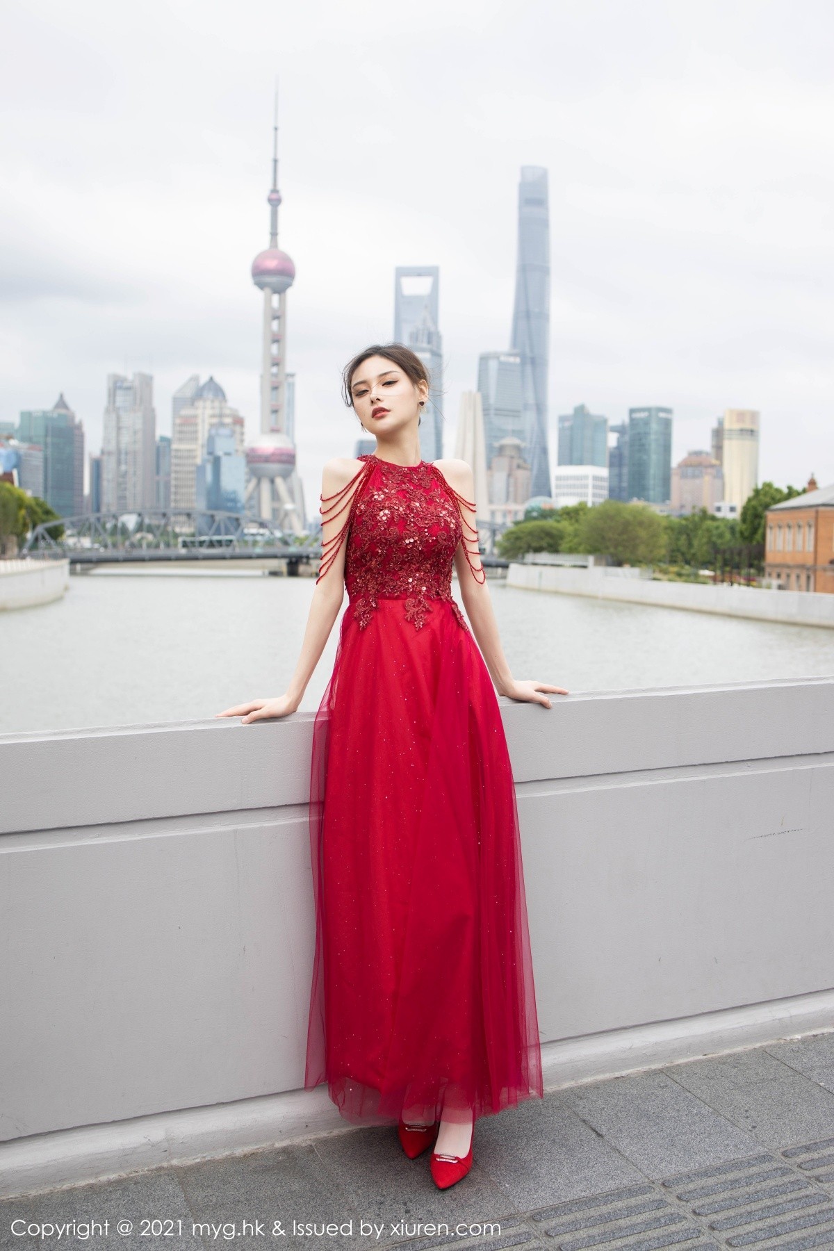 Jpxgyw.com_[MyGirl美媛馆]Vol.560_模特小夕juju江浙沪旅拍脱性感长裙露红色内衣白丝吊袜诱惑写真61P