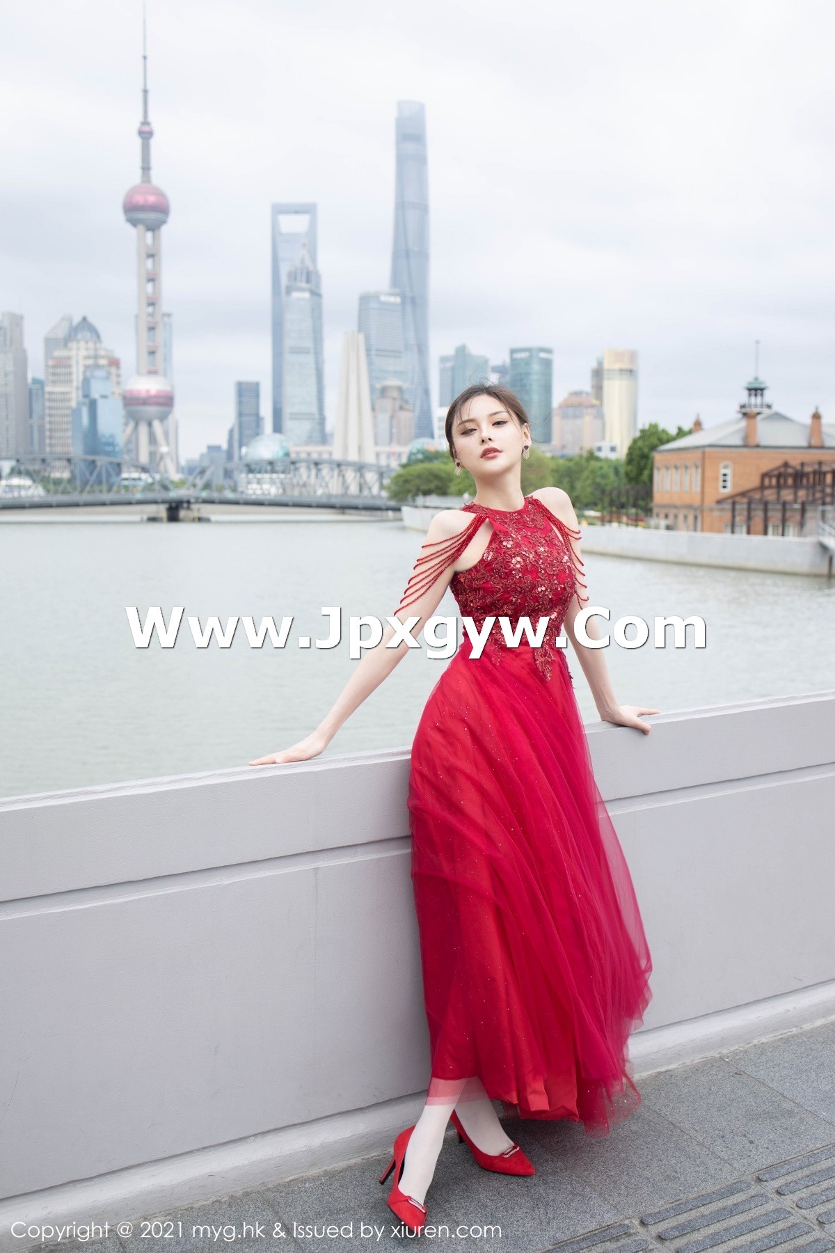 Jpxgyw.com_[MyGirl美媛馆]Vol.560_模特小夕juju江浙沪旅拍脱性感长裙露红色内衣白丝吊袜诱惑写真61P