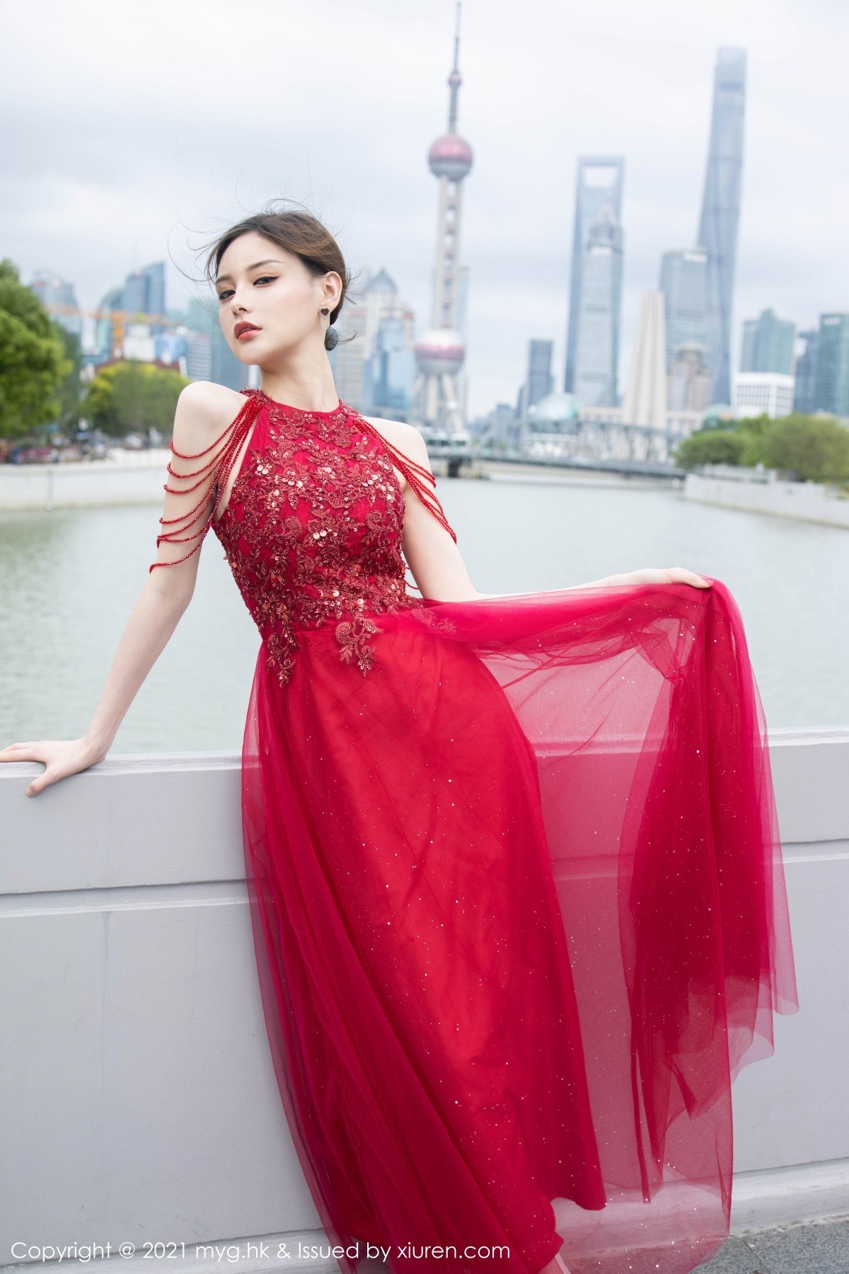 Jpxgyw.com_[MyGirl美媛馆]Vol.560_模特小夕juju江浙沪旅拍脱性感长裙露红色内衣白丝吊袜诱惑写真61P