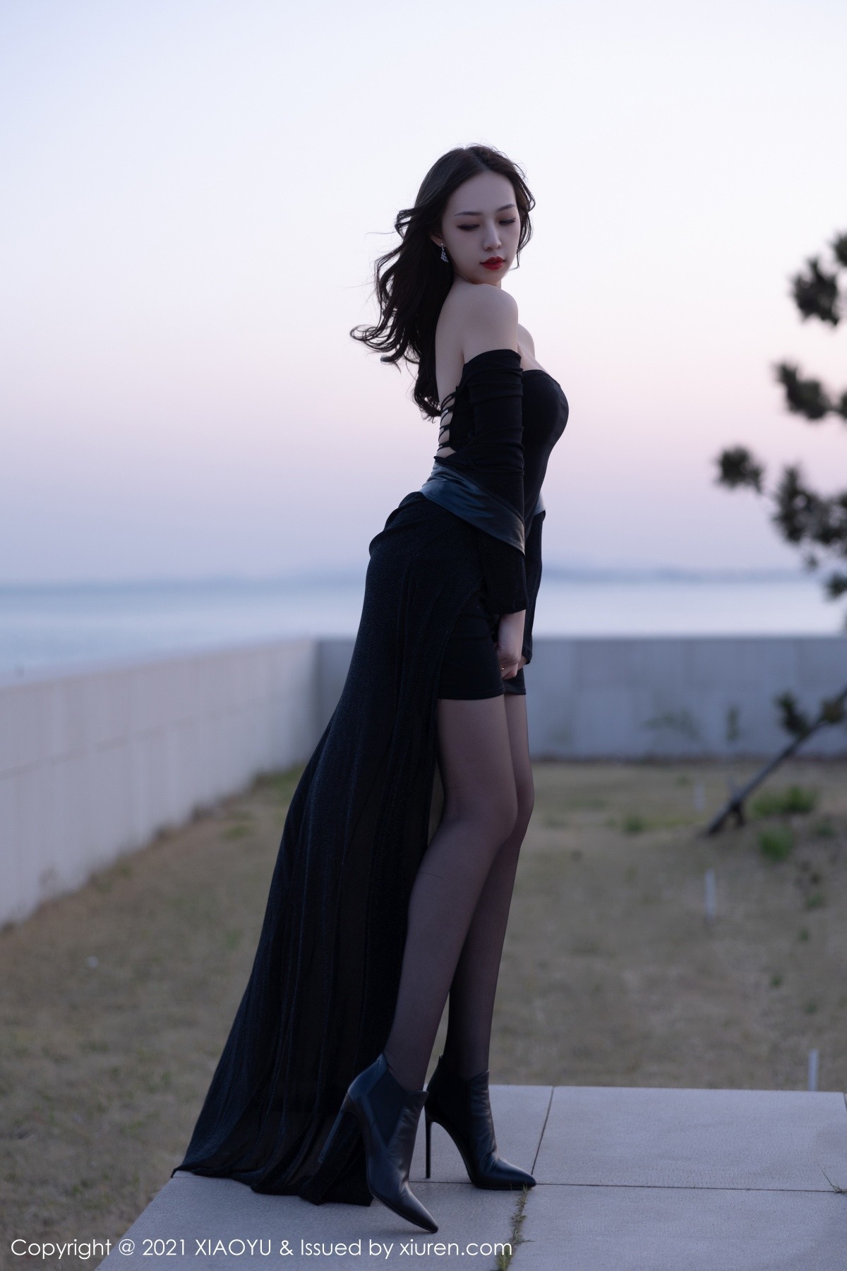 Jpxgyw.com_[XiaoYu画语界]Vol.580_模特郑颖姗青岛旅拍私房超薄黑丝裤袜秀翘臀美腿诱惑写真75P