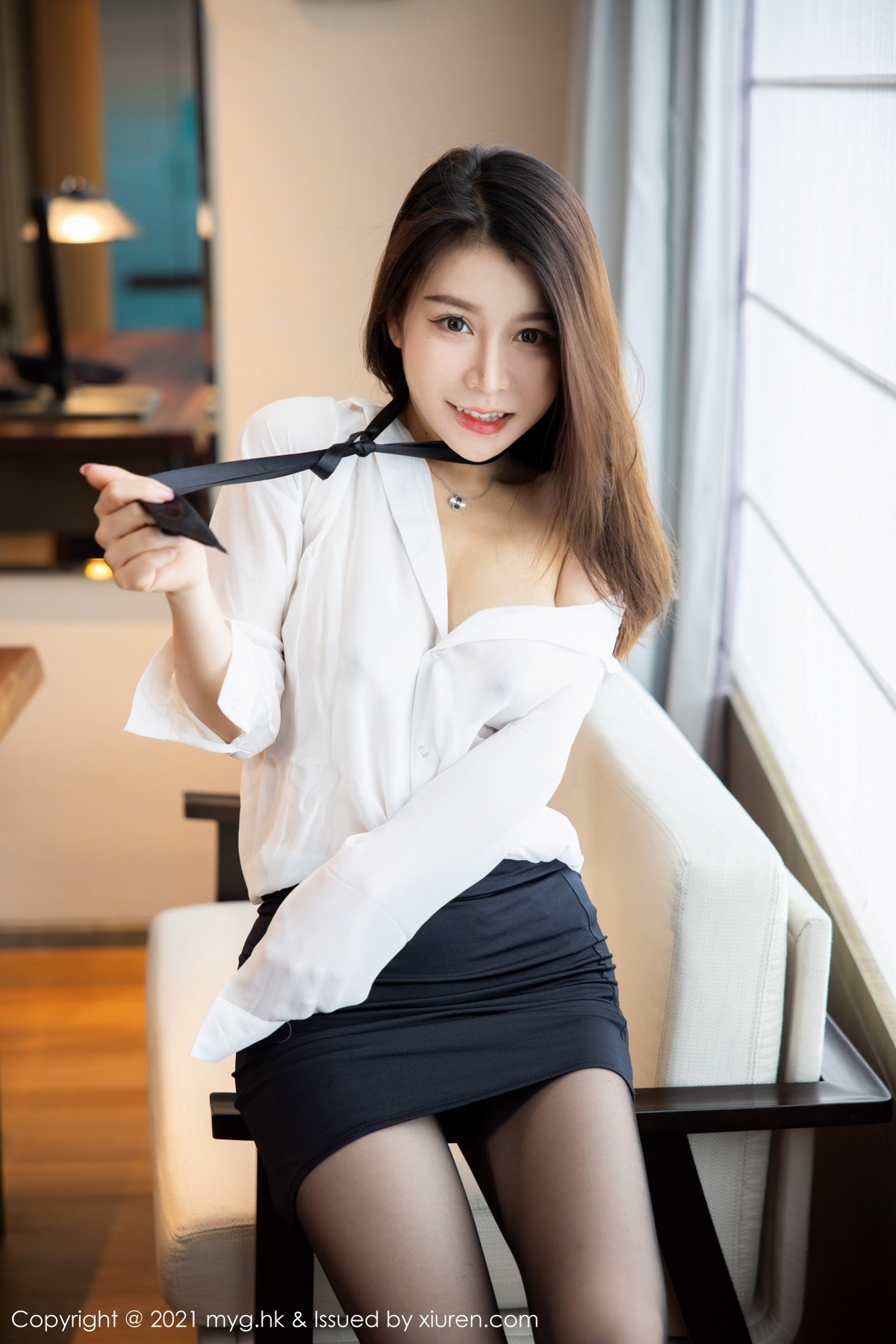 Jpxgyw.com_[MyGirl美媛馆]Vol.565_模特vetiver嘉宝贝儿私房白衬衣配黑短裙半脱秀豪乳翘臀诱惑写真72P