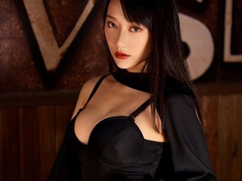 Vol.707_车模何嘉颖私人性感黑衬衣下黑色内衣秀完美身材骚扰写真27P