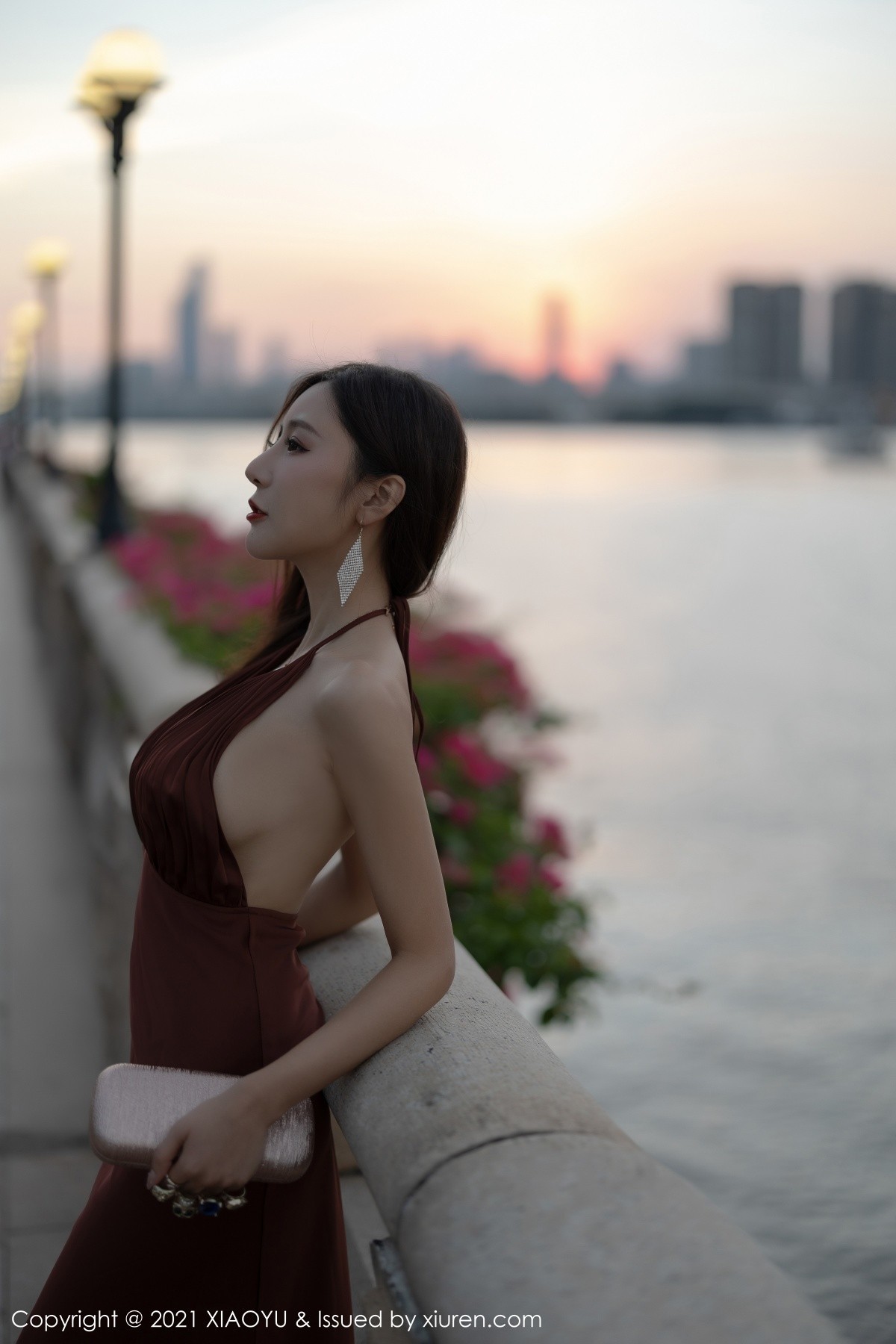 Jpxgyw.com_[XiaoYu画语界]Vol.590_女神王馨瑶yanni轻透香槟色吊裙半脱露肉丝裤袜极致魅惑写真95P