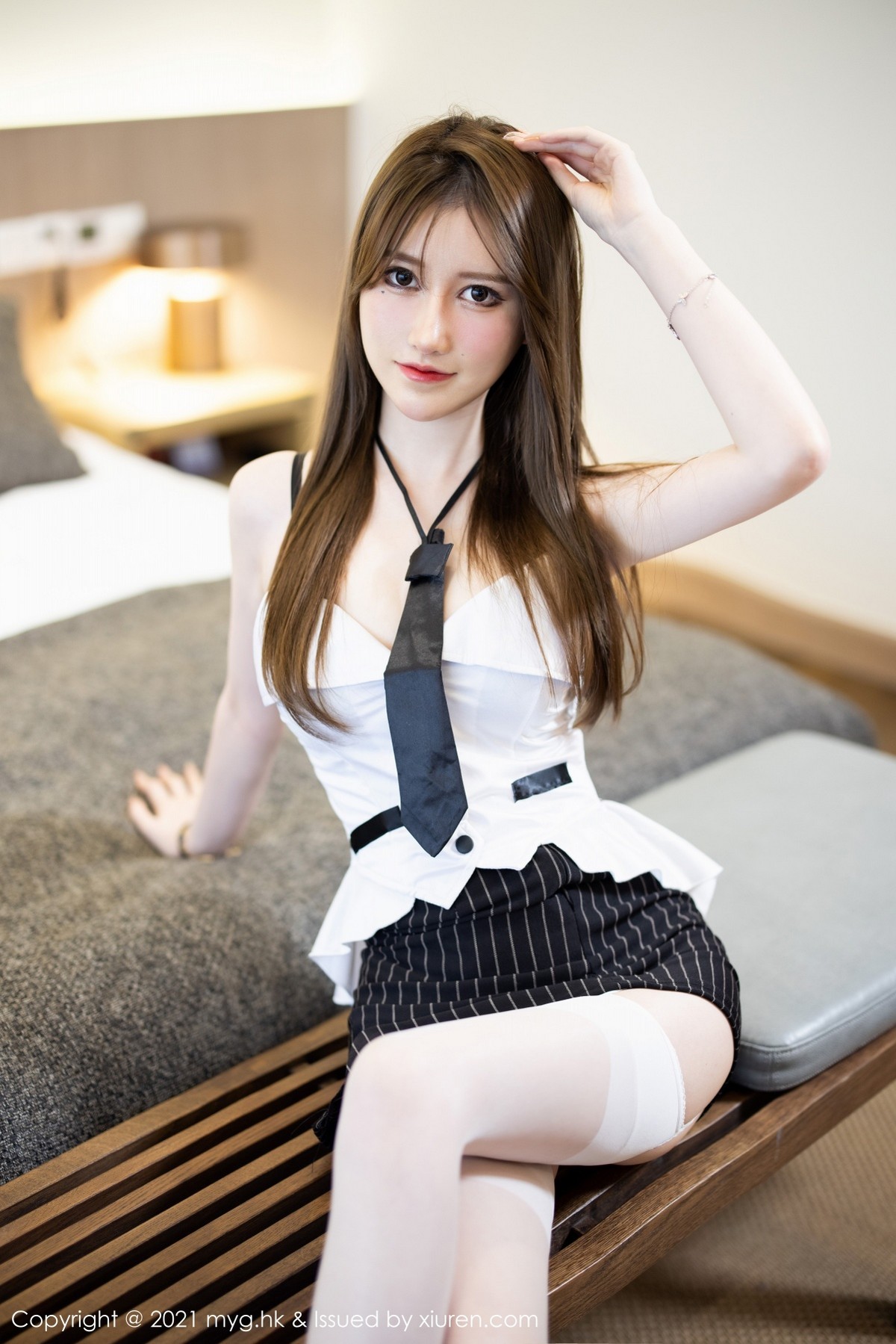 Jpxgyw.com_[MyGirl美媛馆]Vol.571_新人模特美桃酱杭州旅拍性感服饰配白丝吊袜秀翘臀诱惑写真97P