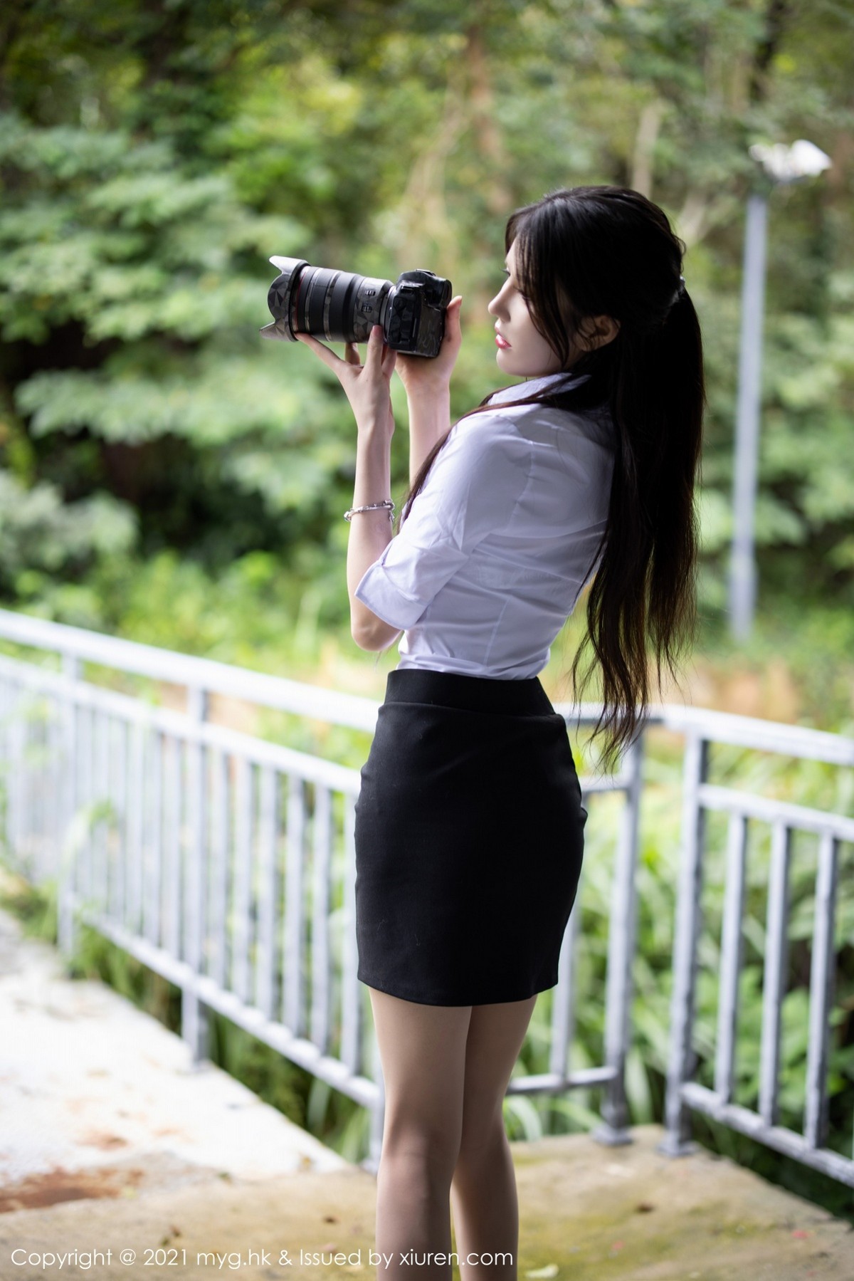 Jpxgyw.com_[MyGirl美媛馆]Vol.572_新人模特媛媛酱belle杭州旅拍白衬衫配黑短裙半撩秀美腿诱惑写真87P