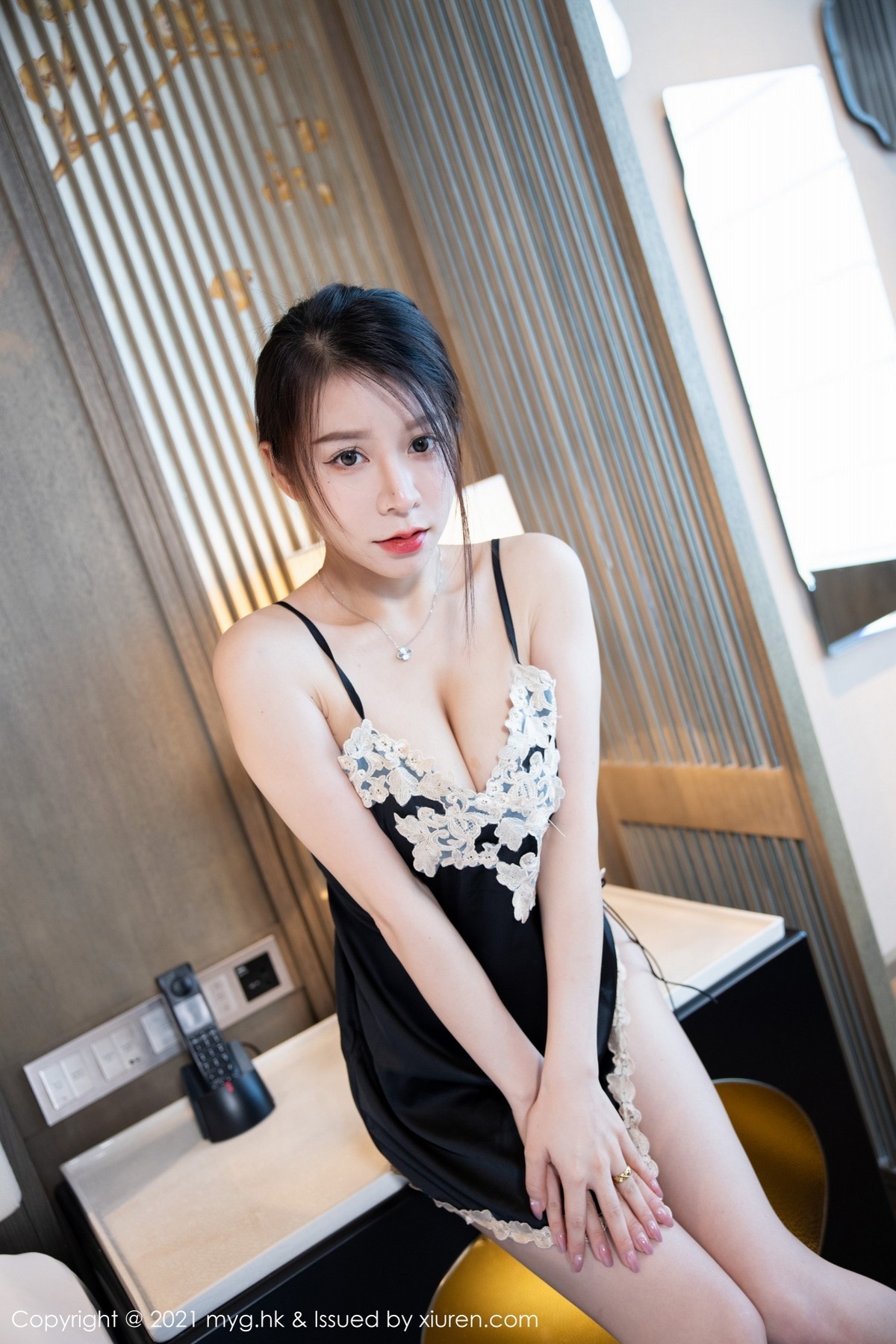 Jpxgyw.com_[MyGirl美媛馆]Vol.574_模特vetiver嘉宝贝儿杭州旅拍脱典雅吊裙秀丰满身材诱惑写真66P