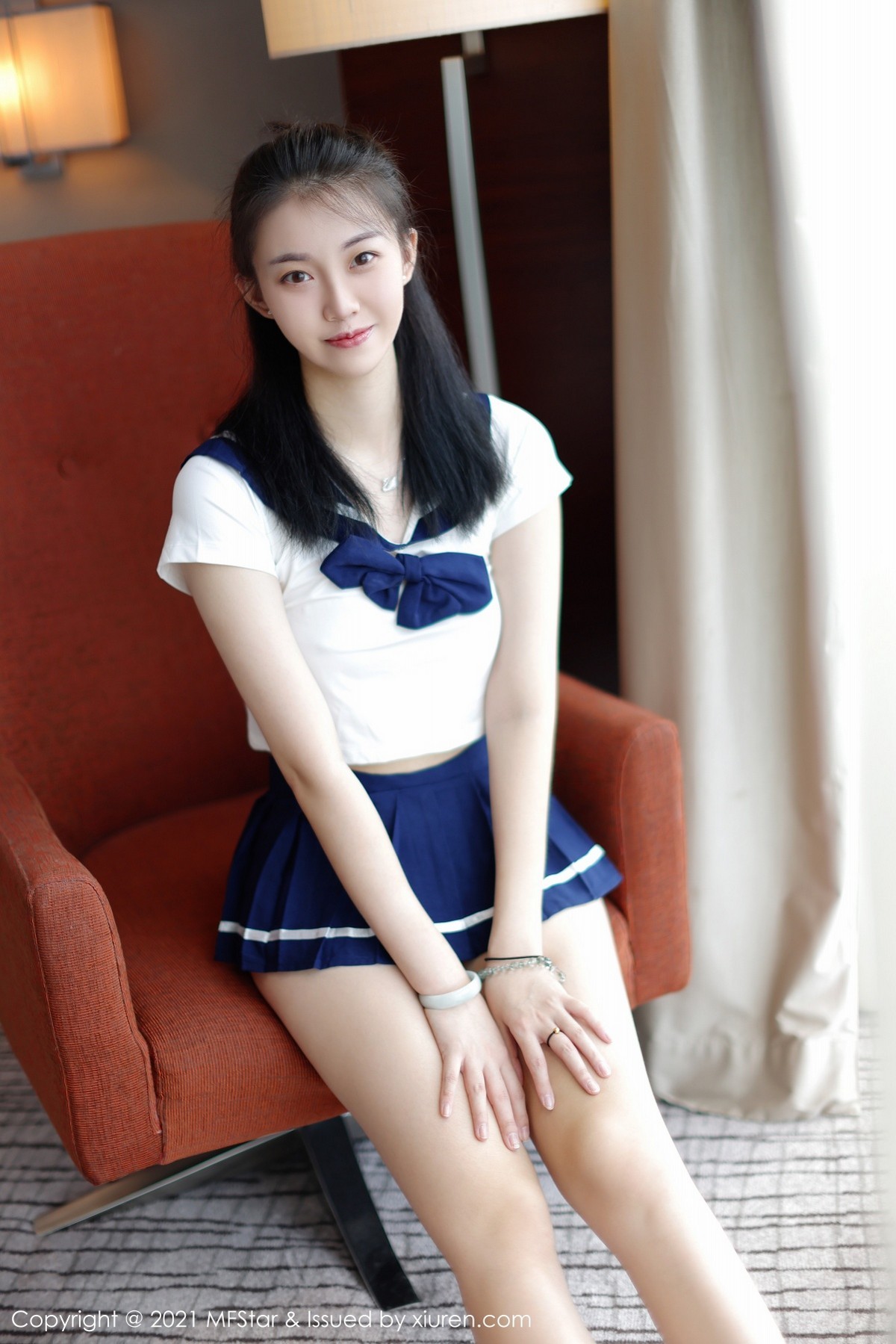 Jpxgyw.com_[MFStar模范学院]Vol.526_模特一颗甜蛋黄a私房性感JK制服半脱秀翘臀美腿诱惑写真50P