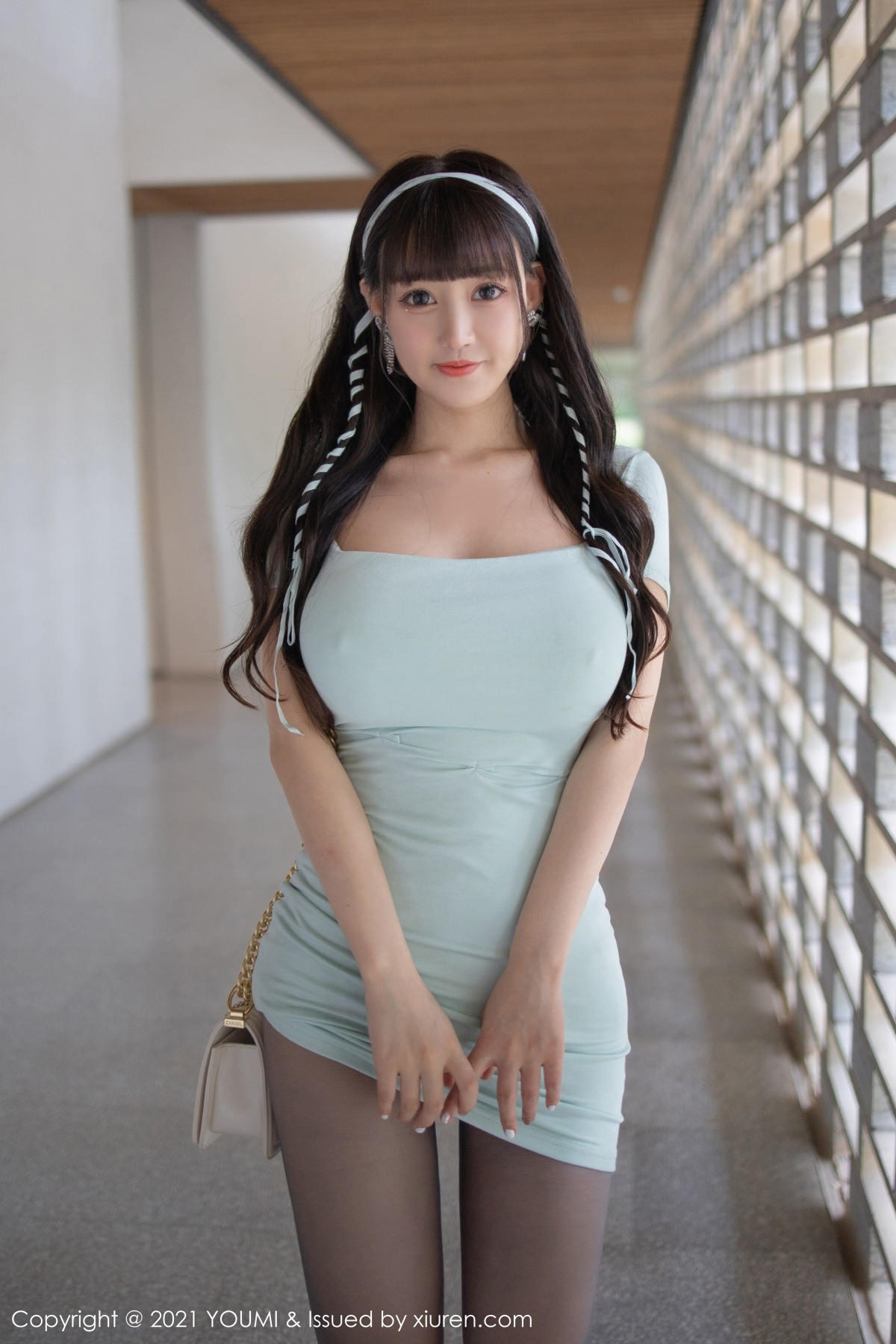 Jpxgyw.com_[YouMi尤蜜荟]Vol.683_女神朱可儿Flower桂林旅拍性感连身裙半脱露傲人豪乳诱惑写真50P