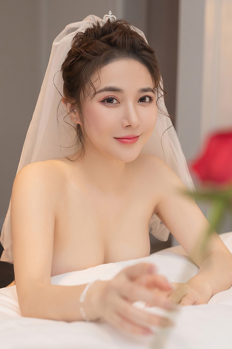 美胸嫩模鱼子酱婚纱写真身材劲爆(图17)