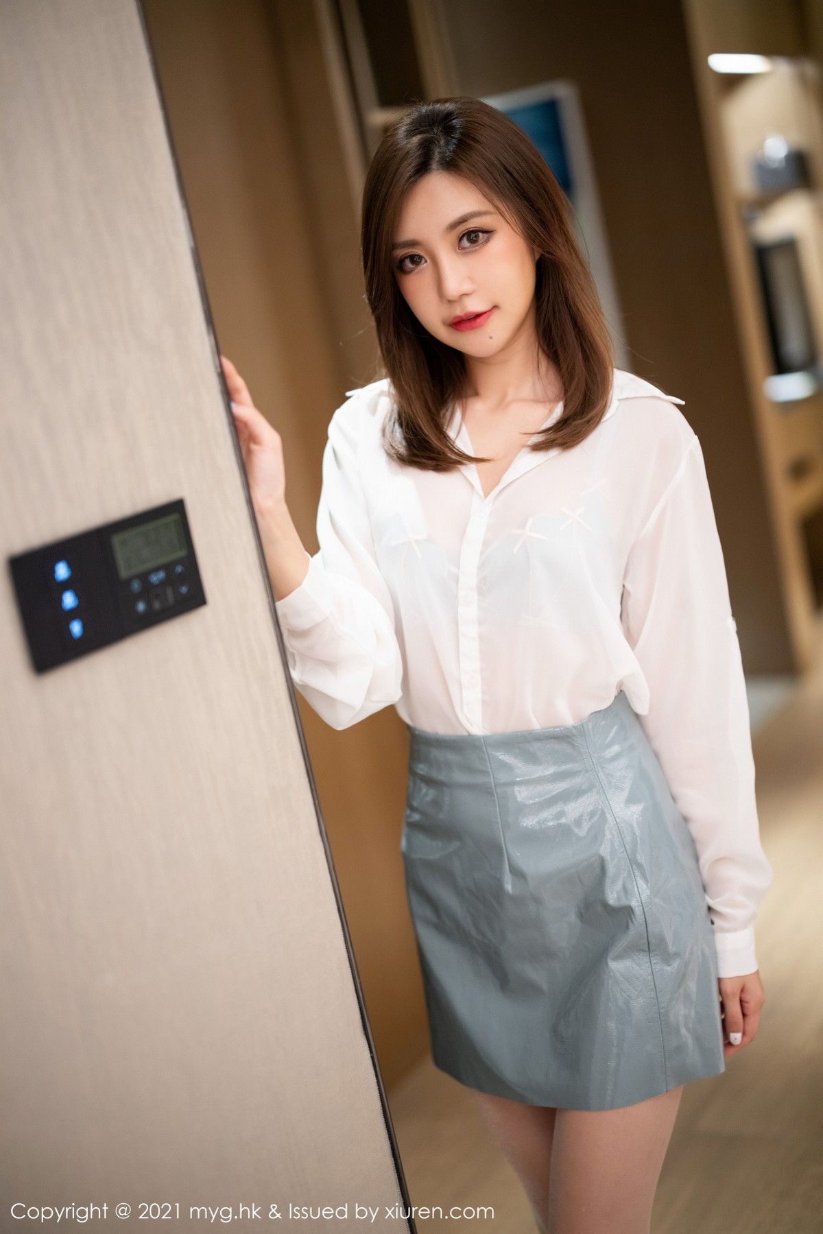 Jpxgyw.com_[MyGirl美媛馆]Vol.583_女神绮里嘉Carina杭州旅拍浴室白衬衫半脱露性感内衣诱惑写真86P