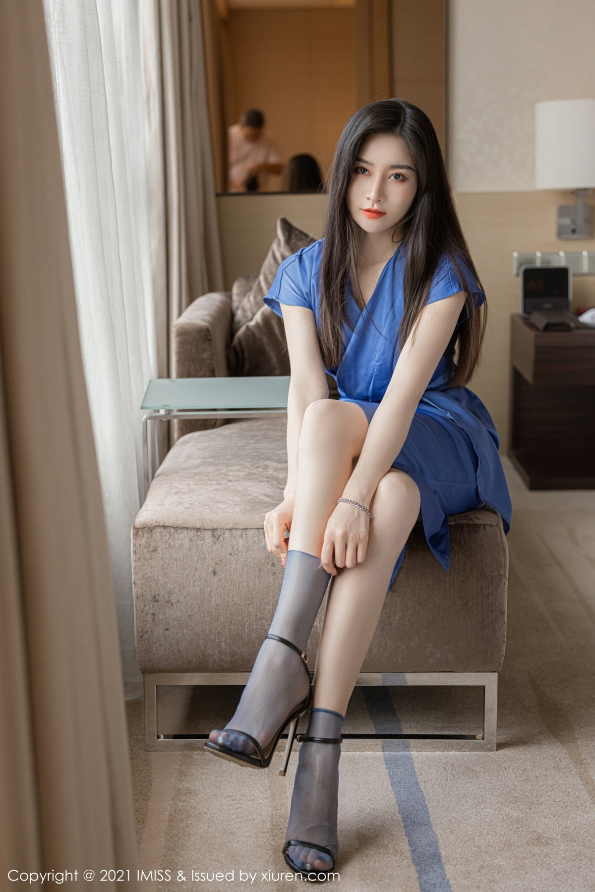 Jpxgyw.com_[IMISS爱蜜社]Vol.626_气质美女Vanessa私房脱华丽多姿礼裙露性感内衣迷人诱惑写真50P