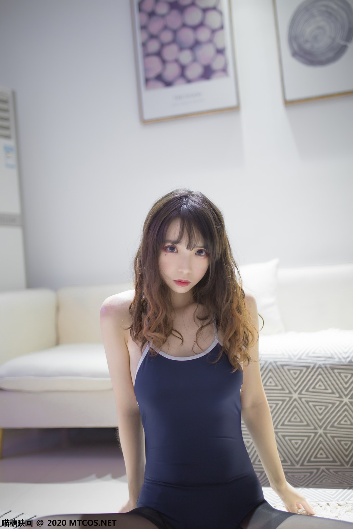 Jpxgyw.com_[喵糖映画]Vol.344_性感小美女私房沙发上吊带死库水配黑丝裤袜秀完美身材写真22P