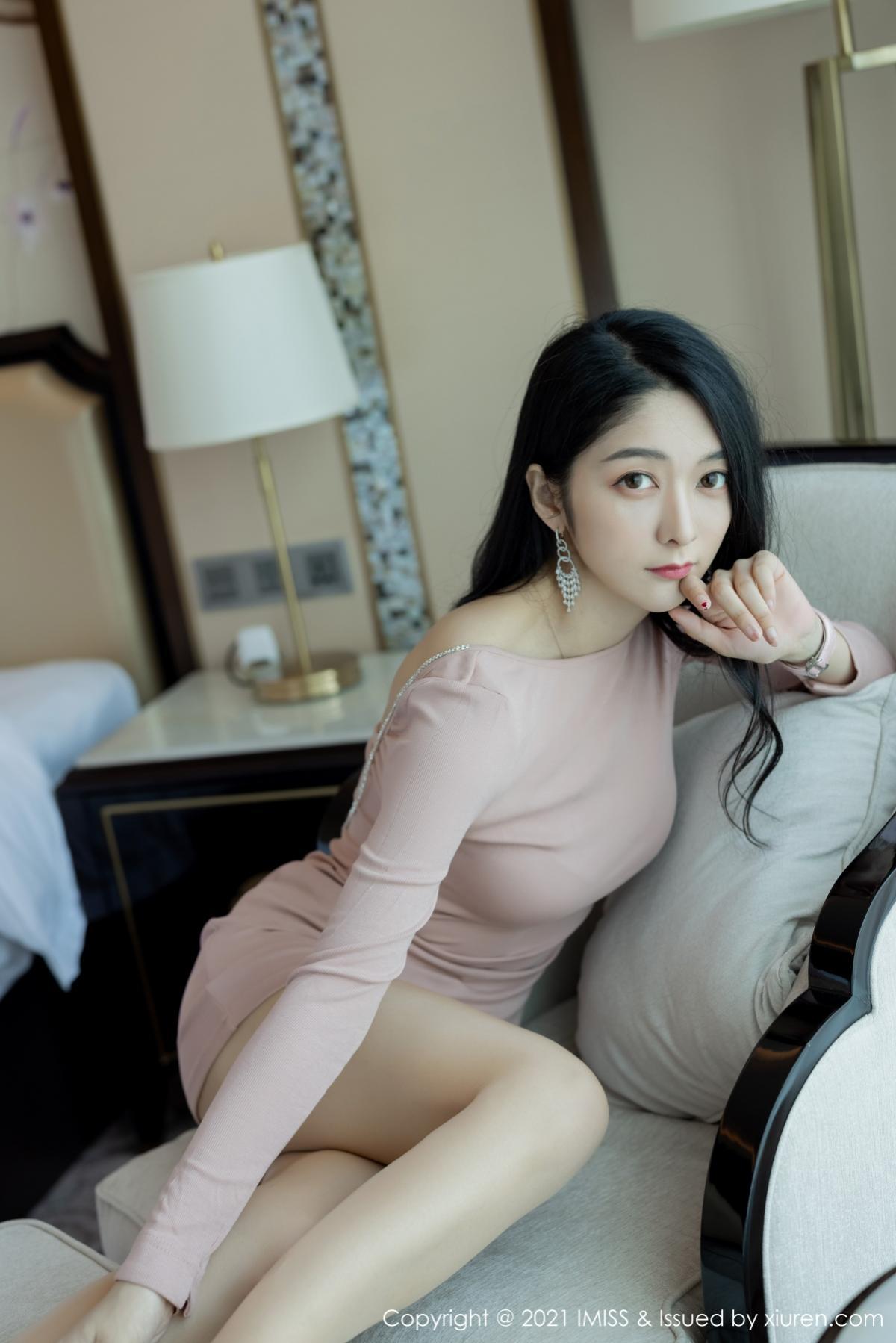 Jpxgyw.com_[IMISS爱蜜社]Vol.564_女神Angela小热巴私房脱粉色连身裙露性感内衣撩人诱惑写真63P