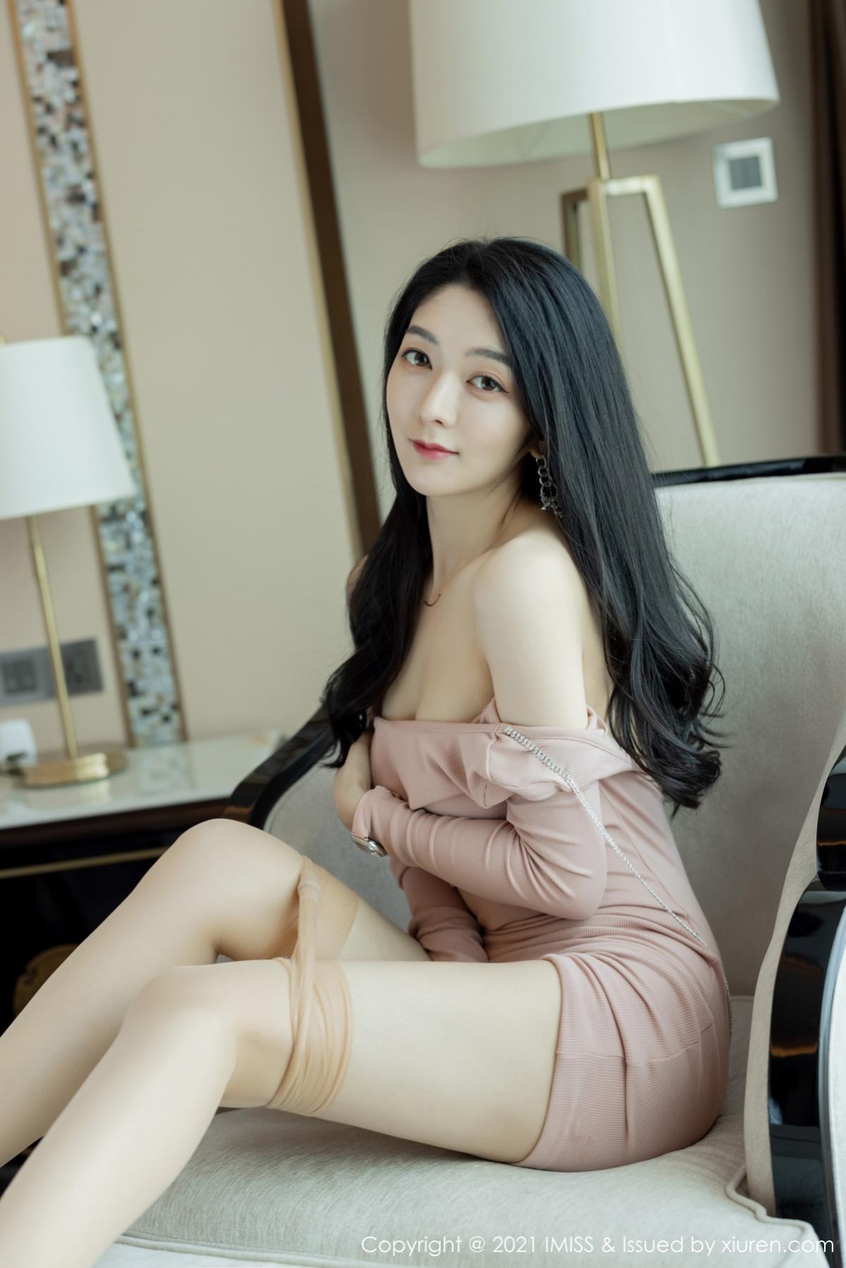 Jpxgyw.com_[IMISS爱蜜社]Vol.564_女神Angela小热巴私房脱粉色连身裙露性感内衣撩人诱惑写真63P