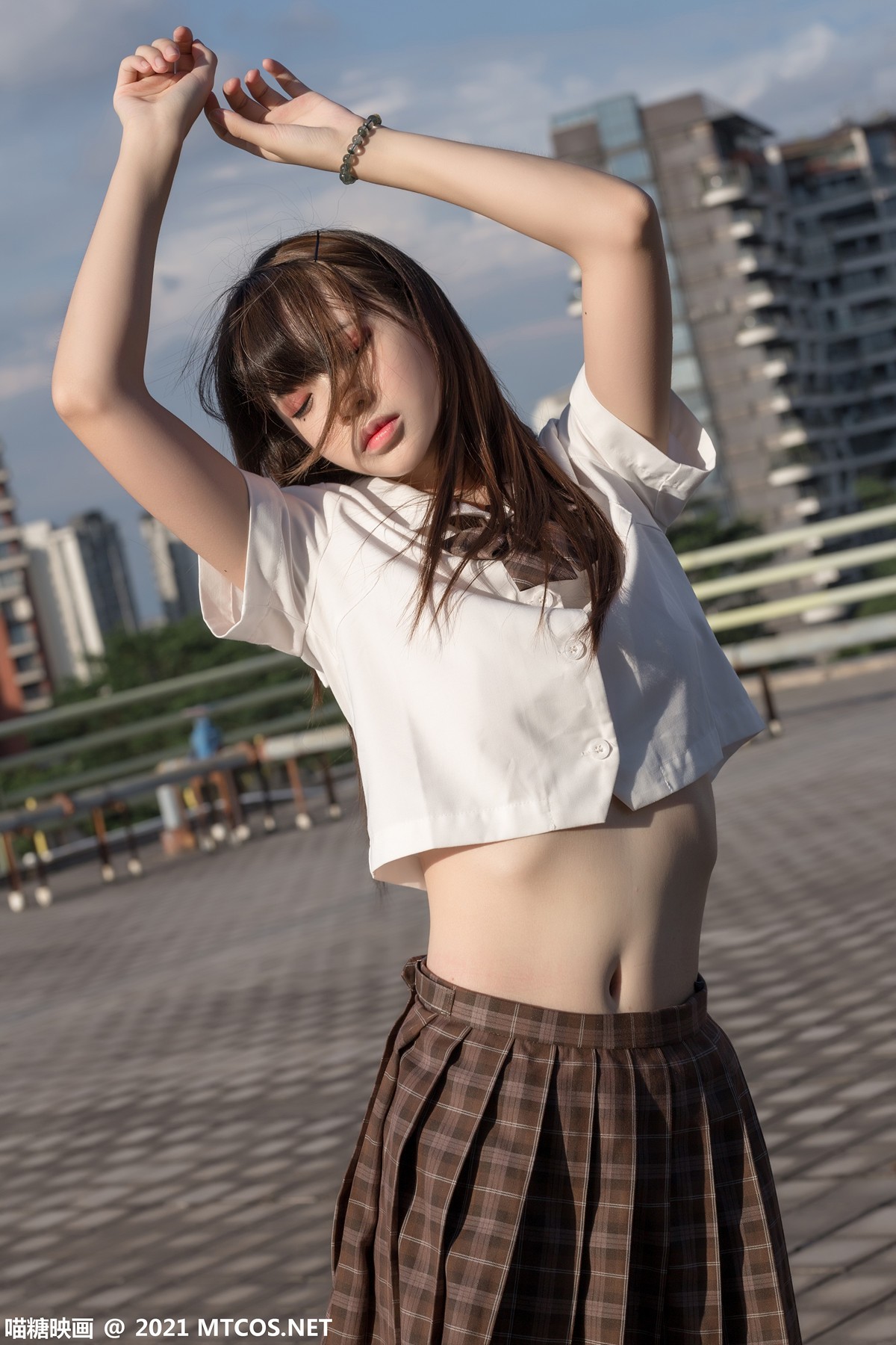 Jpxgyw.com_[喵糖映画]Vol.375_忧郁少女户外性感白衬衣配百褶短裙黑丝腿袜秀美腿迷人写真34P