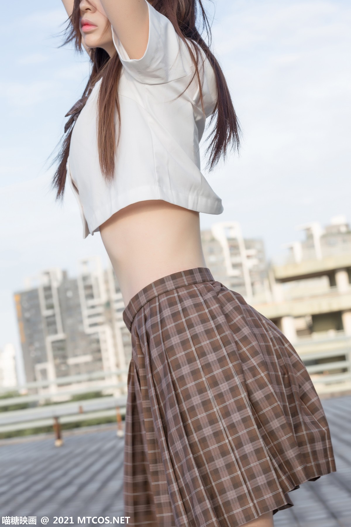 Jpxgyw.com_[喵糖映画]Vol.375_忧郁少女户外性感白衬衣配百褶短裙黑丝腿袜秀美腿迷人写真34P