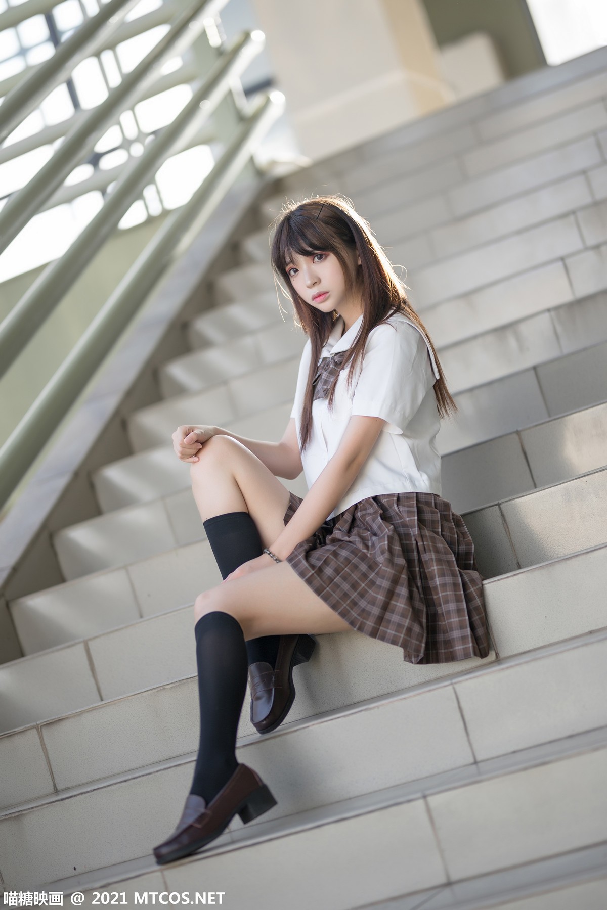 Jpxgyw.com_[喵糖映画]Vol.375_忧郁少女户外性感白衬衣配百褶短裙黑丝腿袜秀美腿迷人写真34P