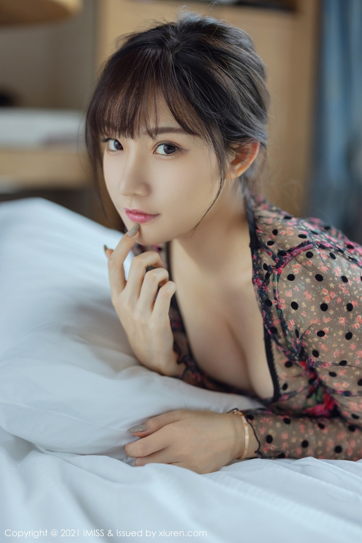 Jpxgyw.com_[IMISS爱蜜社]Vol.574_嫩模小狐狸Kathryn私房床上鲜艳诱人内衣秀完美身材诱惑写真80P