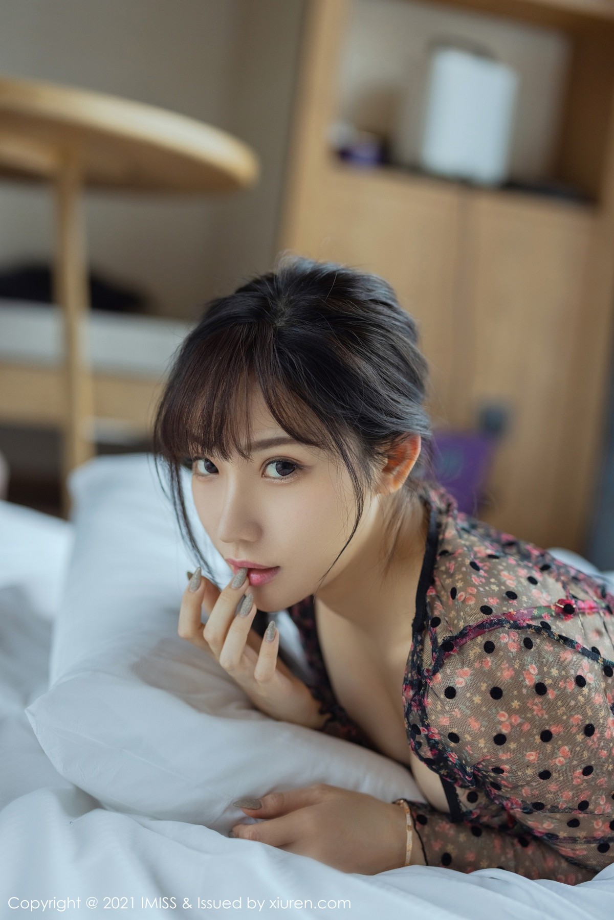 Jpxgyw.com_[IMISS爱蜜社]Vol.574_嫩模小狐狸Kathryn私房床上鲜艳诱人内衣秀完美身材诱惑写真80P