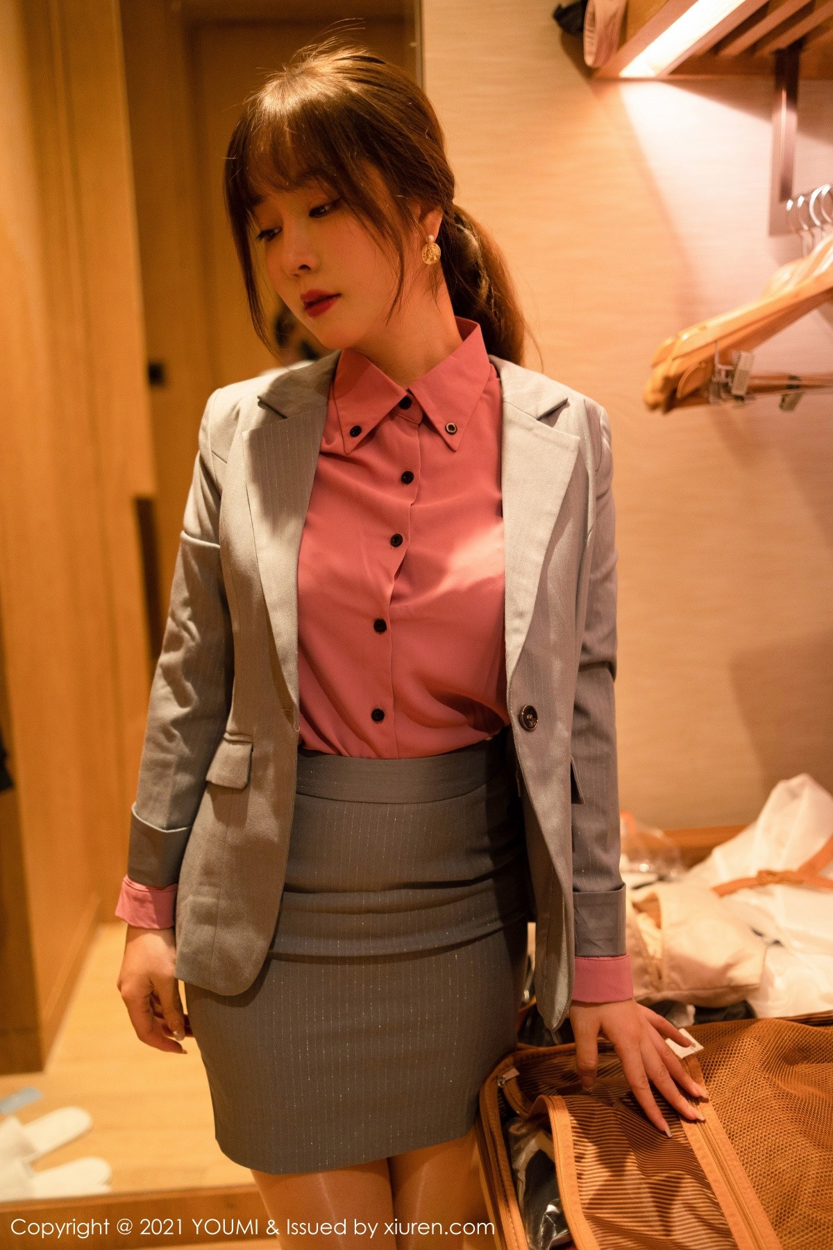 Jpxgyw.com_[YouMi尤蜜荟]Vol.627_女神王雨纯厦门旅拍私房浴室半脱露性感内衣湿身诱惑写真84P