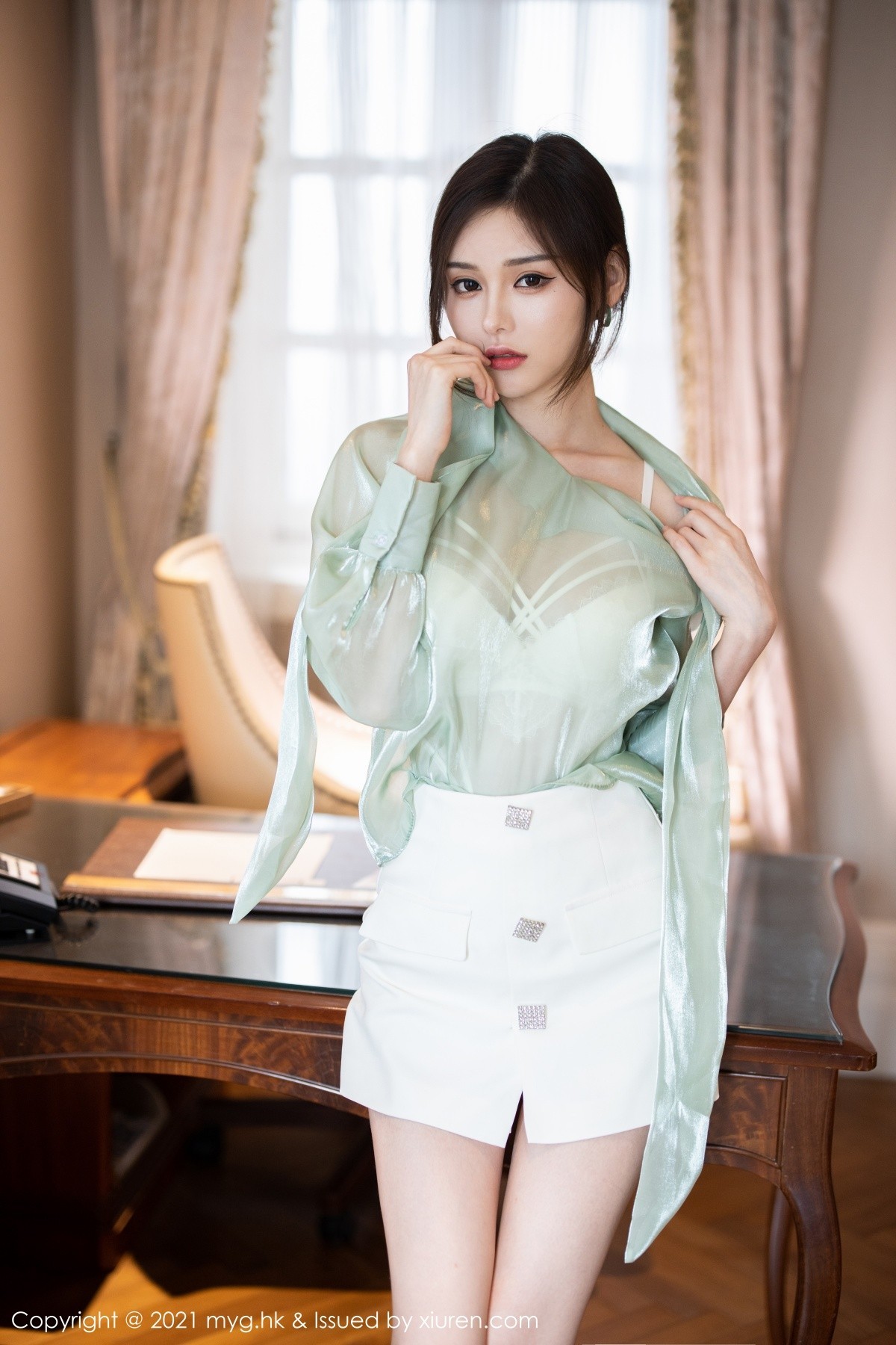 Jpxgyw.com_[MyGirl美媛馆]Vol.535_嫩模小夕juju私房半脱露白色连体情趣内衣秀火辣身材诱惑写真69P