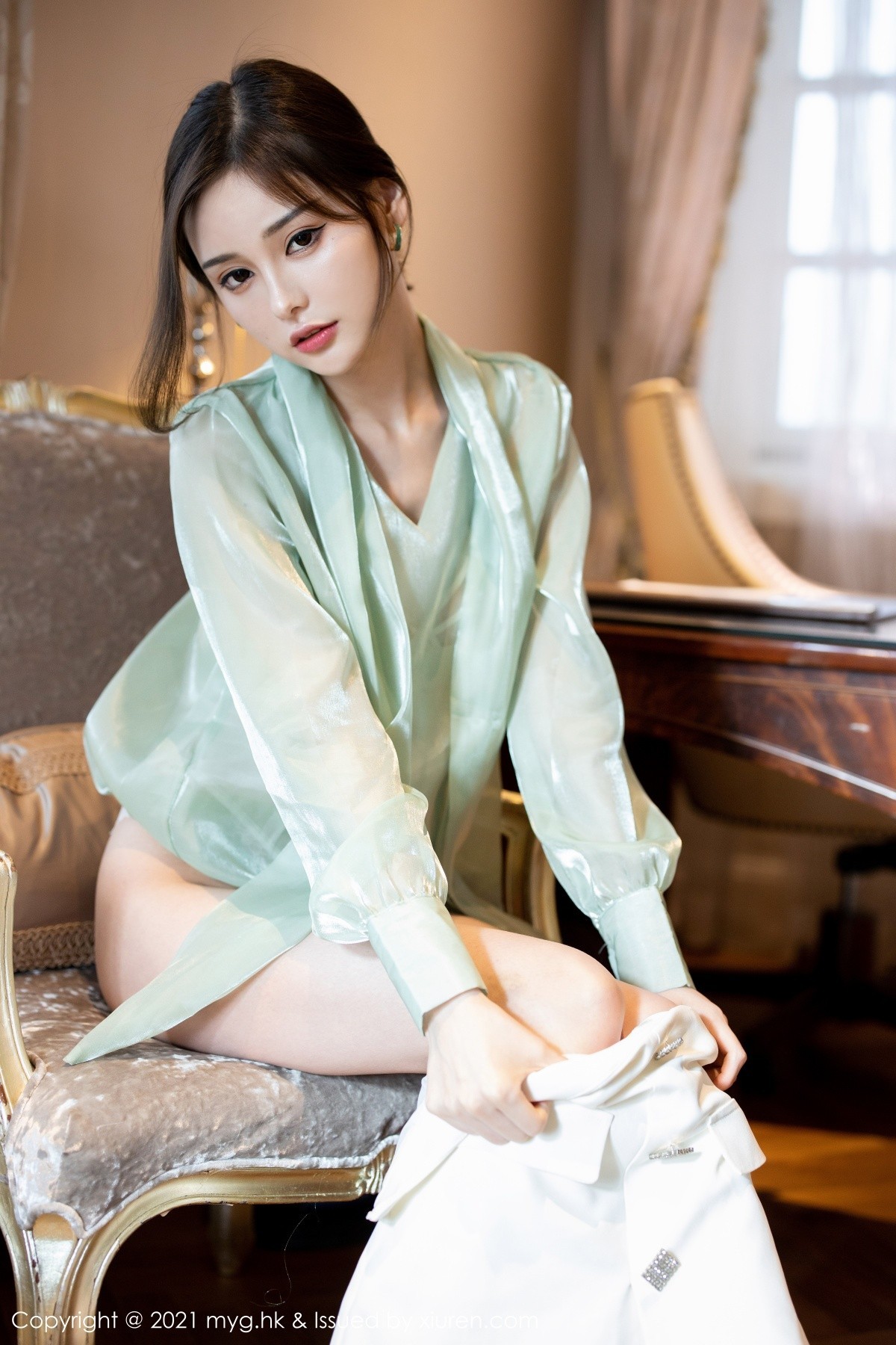 Jpxgyw.com_[MyGirl美媛馆]Vol.535_嫩模小夕juju私房半脱露白色连体情趣内衣秀火辣身材诱惑写真69P