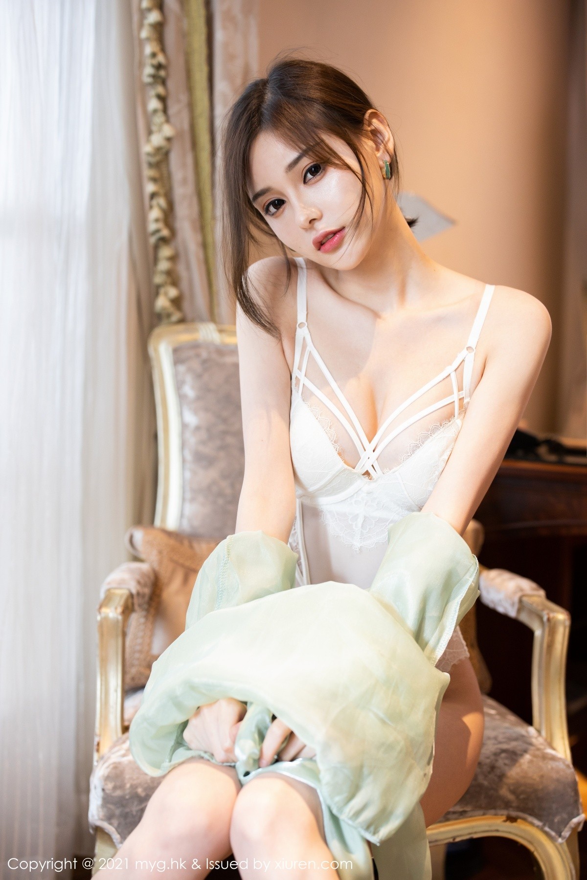 Jpxgyw.com_[MyGirl美媛馆]Vol.535_嫩模小夕juju私房半脱露白色连体情趣内衣秀火辣身材诱惑写真69P