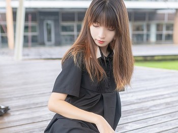 Vol.423_黑色连身裙青春美女户外黑色丝袜裤袜秀性感美腿迷人骚扰写真35P
