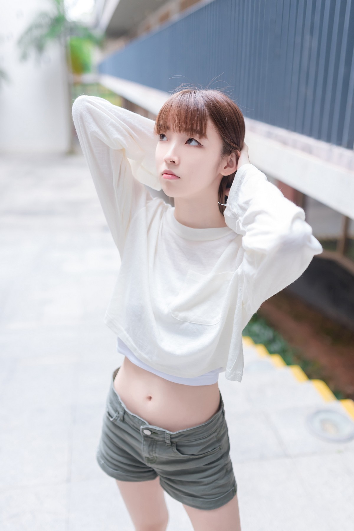 Jpxgyw.com_[喵糖映画]Vol.424_白色长T美少女夏日户外性感宽松短裤秀翘臀美腿诱惑写真40P