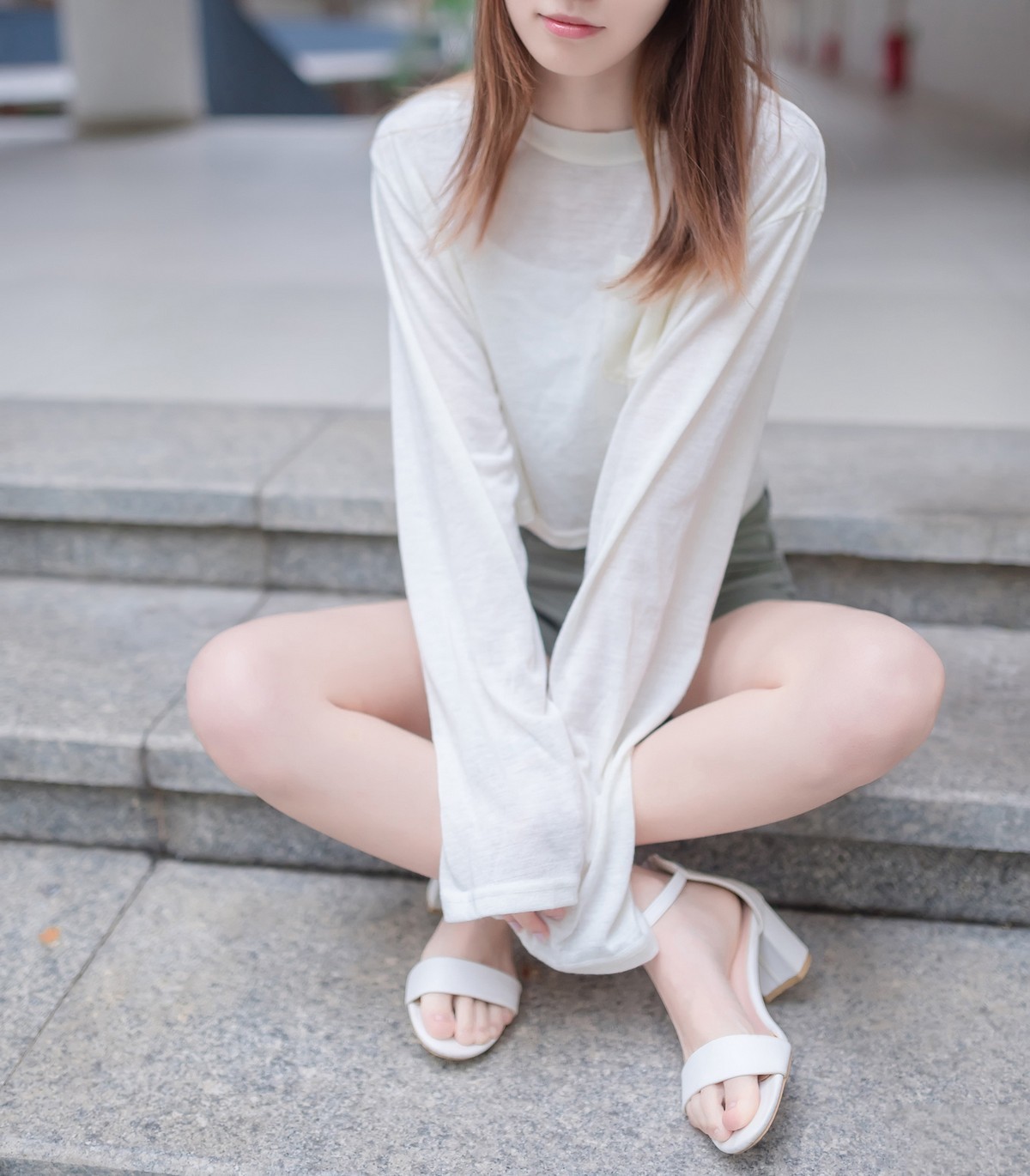 Jpxgyw.com_[喵糖映画]Vol.424_白色长T美少女夏日户外性感宽松短裤秀翘臀美腿诱惑写真40P