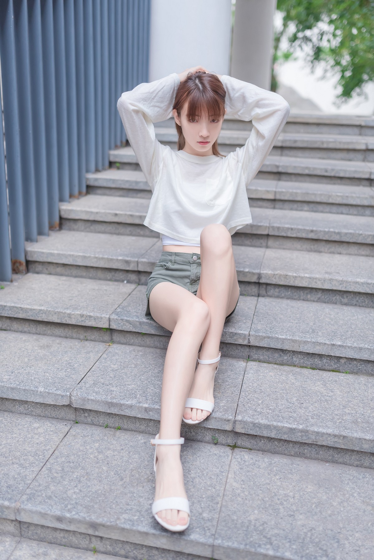 Jpxgyw.com_[喵糖映画]Vol.424_白色长T美少女夏日户外性感宽松短裤秀翘臀美腿诱惑写真40P