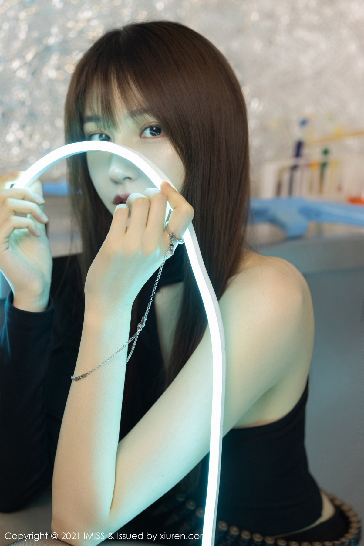 Jpxgyw.com_[IMISS爱蜜社]Vol.621_女神Lynn刘奕宁私房吊带裙+美少女战士系列秀完美身材性感写真33P