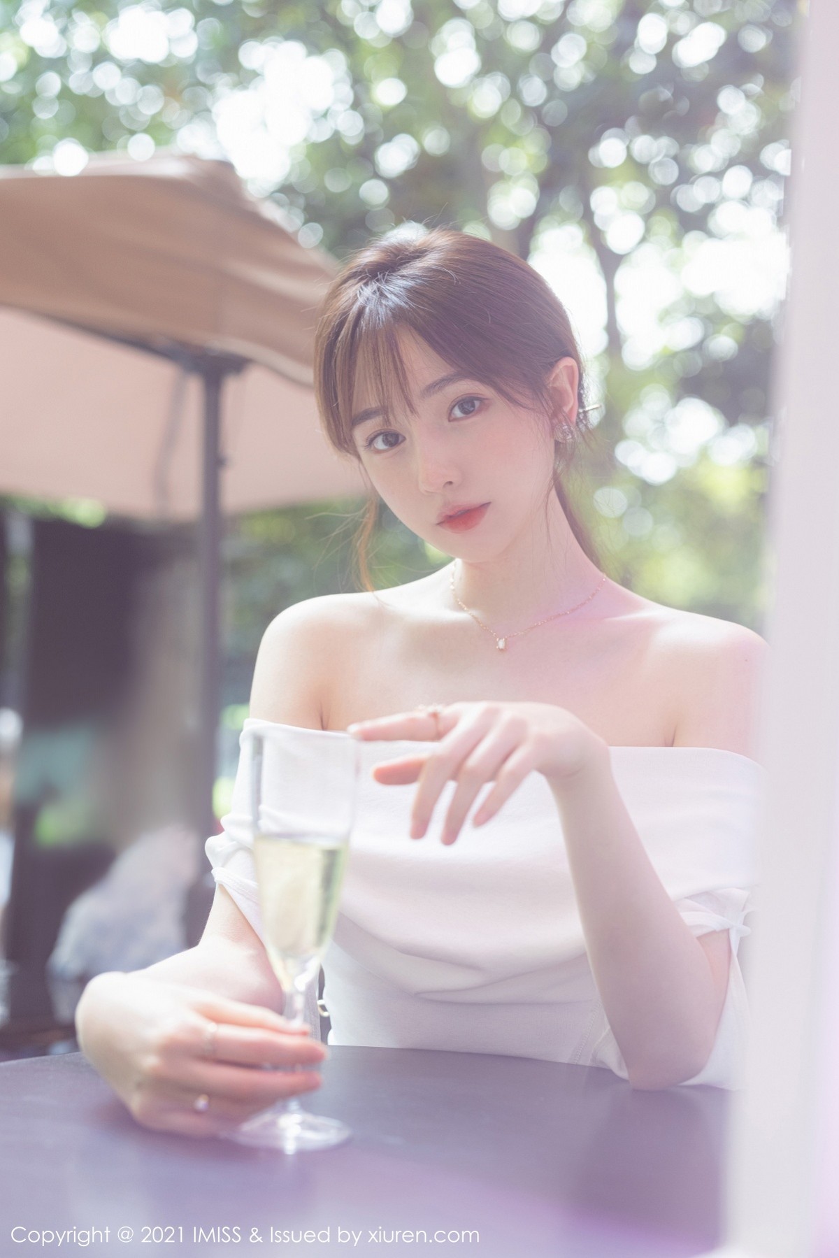 Jpxgyw.com_[IMISS爱蜜社]Vol.621_女神Lynn刘奕宁私房吊带裙+美少女战士系列秀完美身材性感写真33P