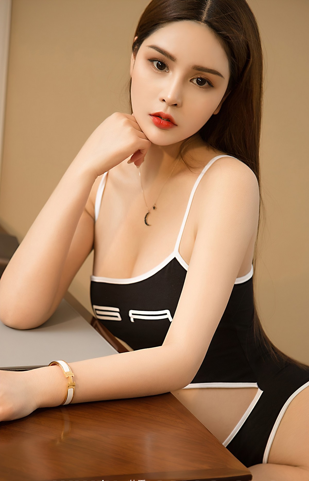 Jpxgyw.com_[Ugirls爱尤物]No.2149_模特刘子潇等七大美女合集系列私房性感内衣完美诱惑写真35P