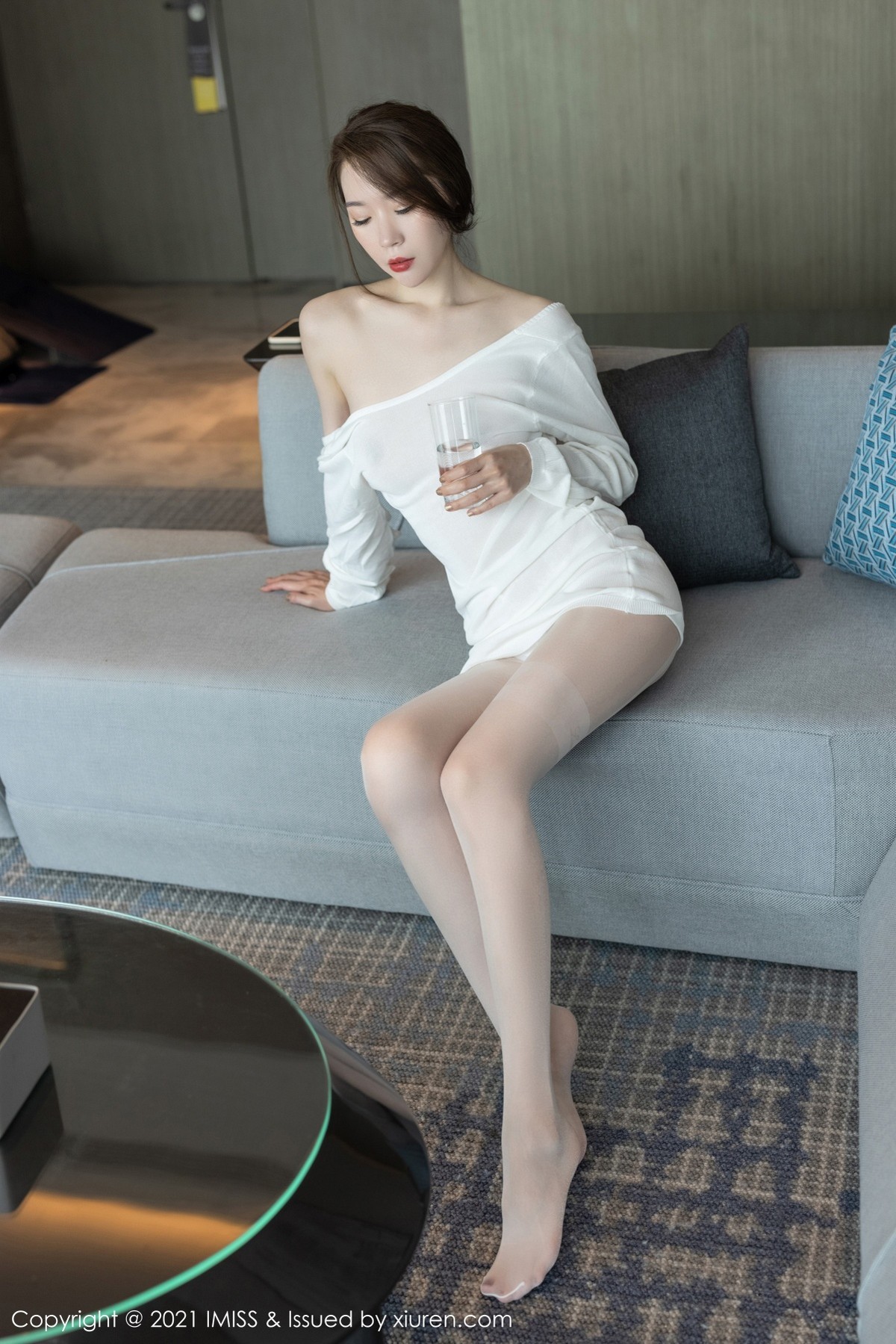 Jpxgyw.com_[IMISS爱蜜社]Vol.628_模特梦心月心愿旅拍轻透白色上衣配超薄肉丝裤袜极致诱惑写真57P
