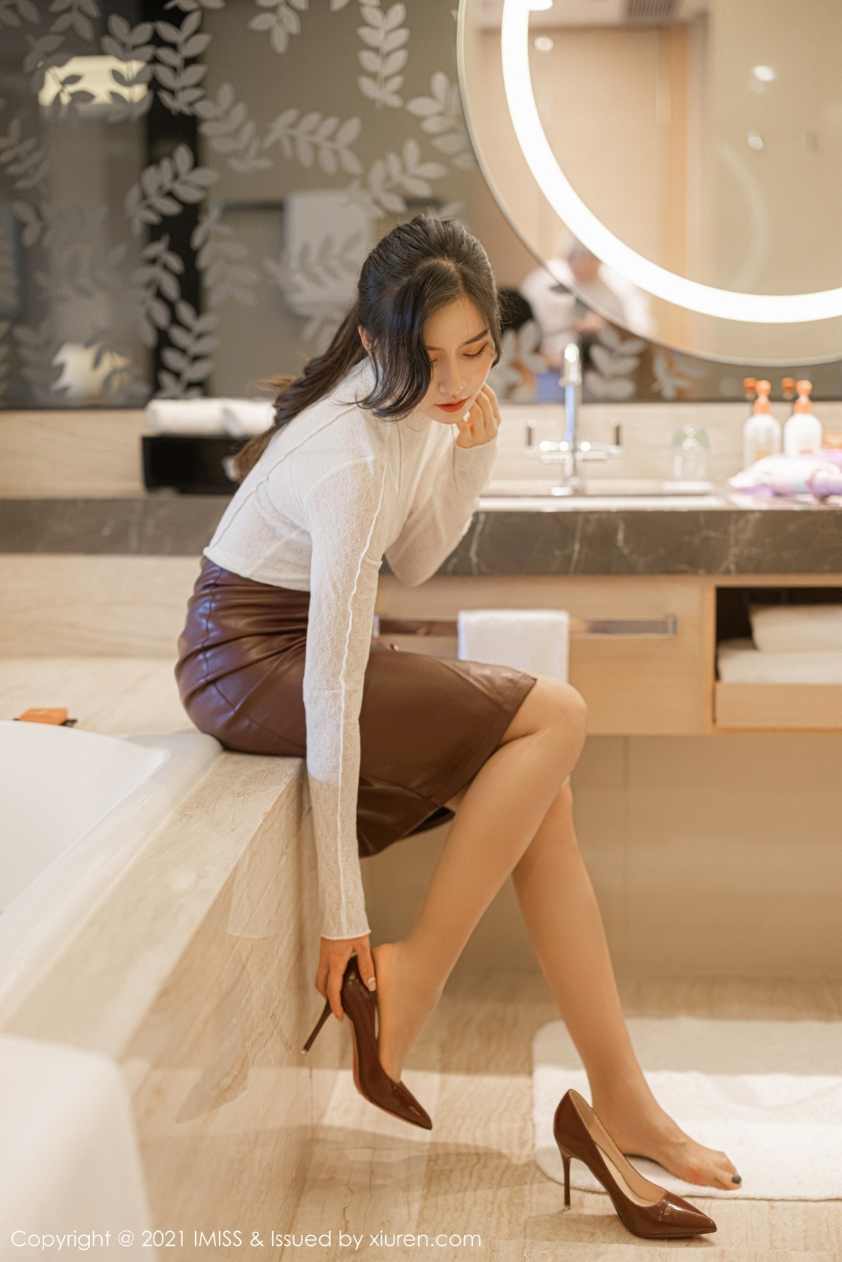 Jpxgyw.com_[IMISS爱蜜社]Vol.630_气质美女Vanessa私房半脱露性感透视内衣秀完美身材诱惑写真67P