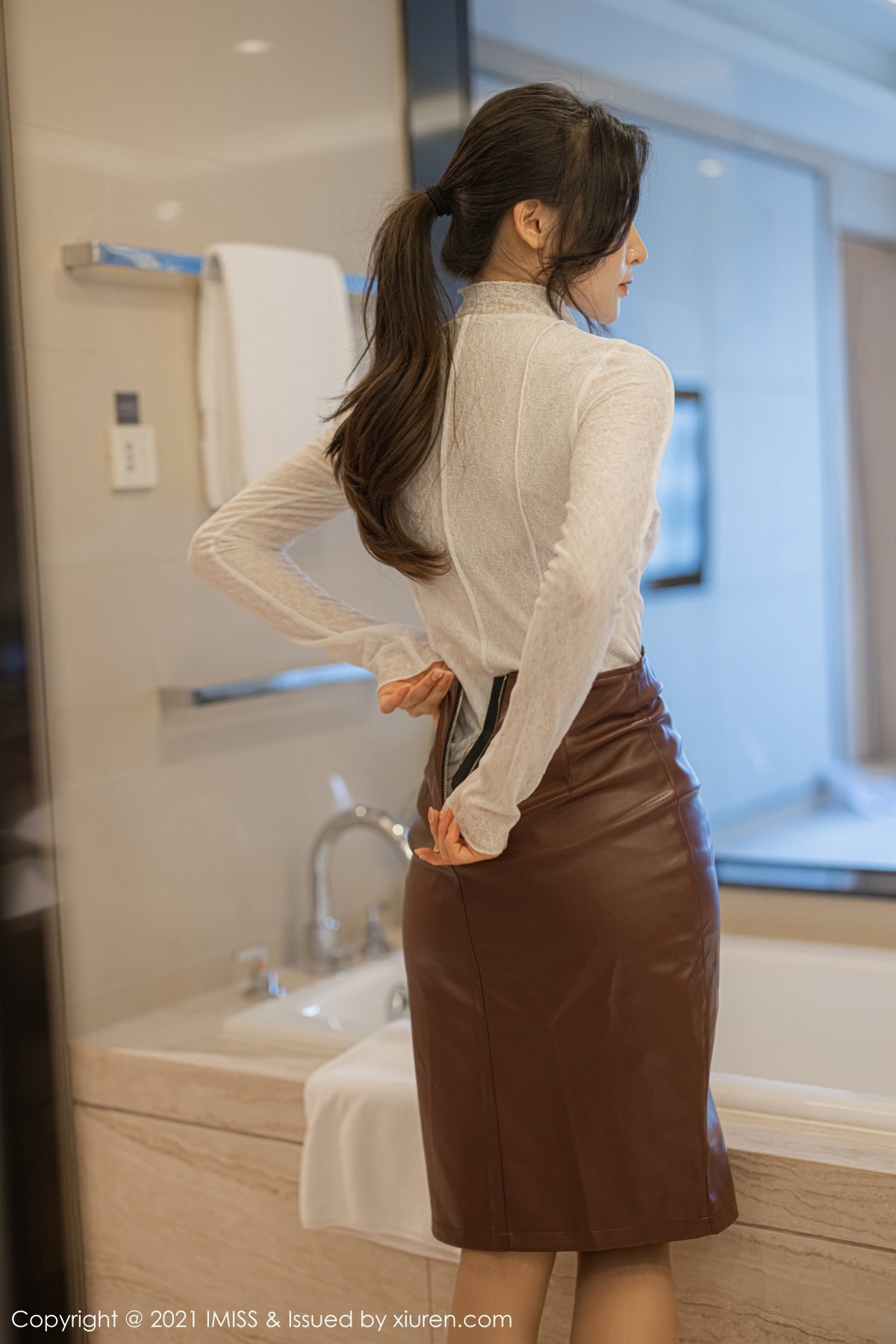 Jpxgyw.com_[IMISS爱蜜社]Vol.630_气质美女Vanessa私房半脱露性感透视内衣秀完美身材诱惑写真67P